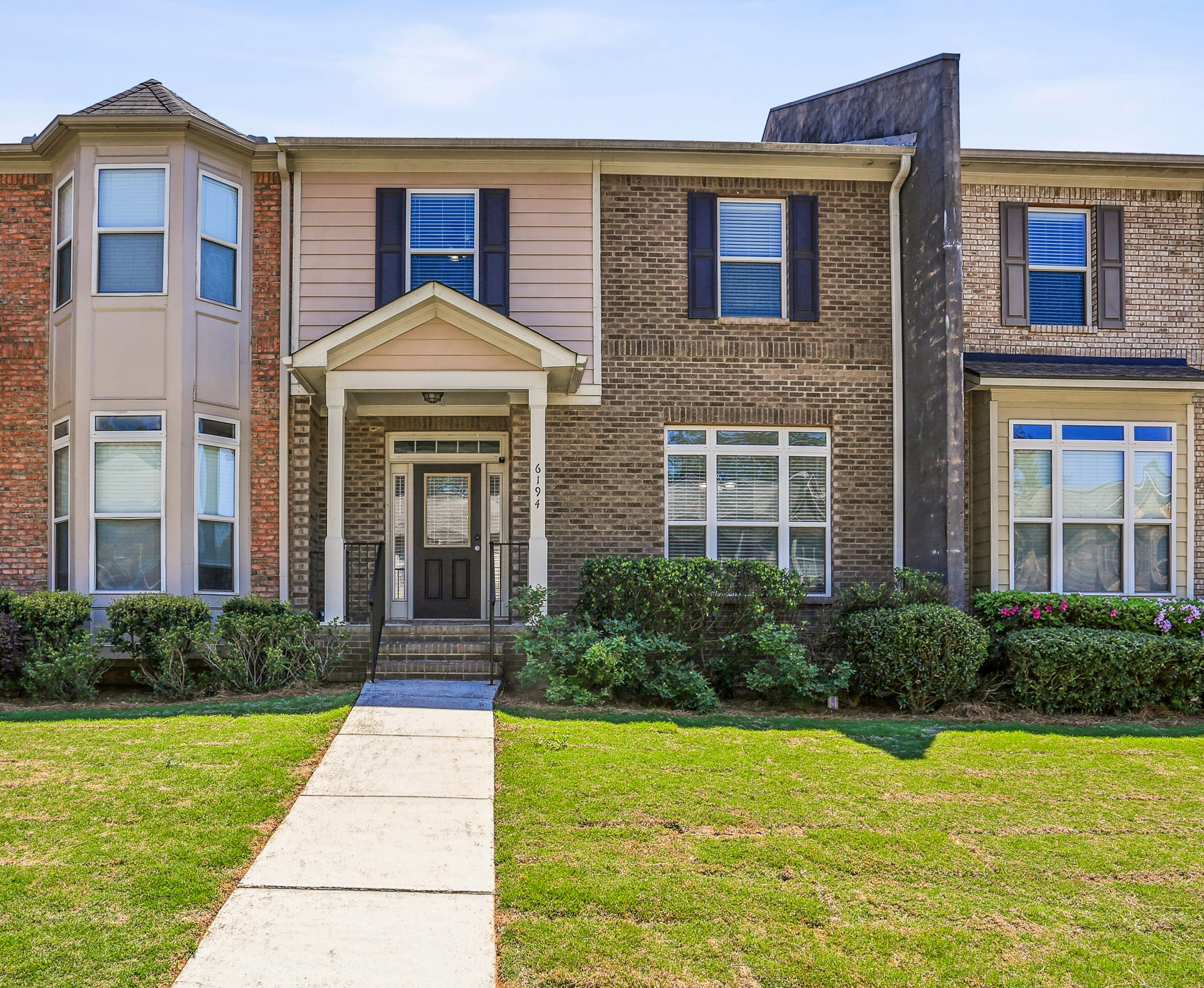  Spacious Three Level Townhome in the Desirable Thorncrest Community - 物件實景