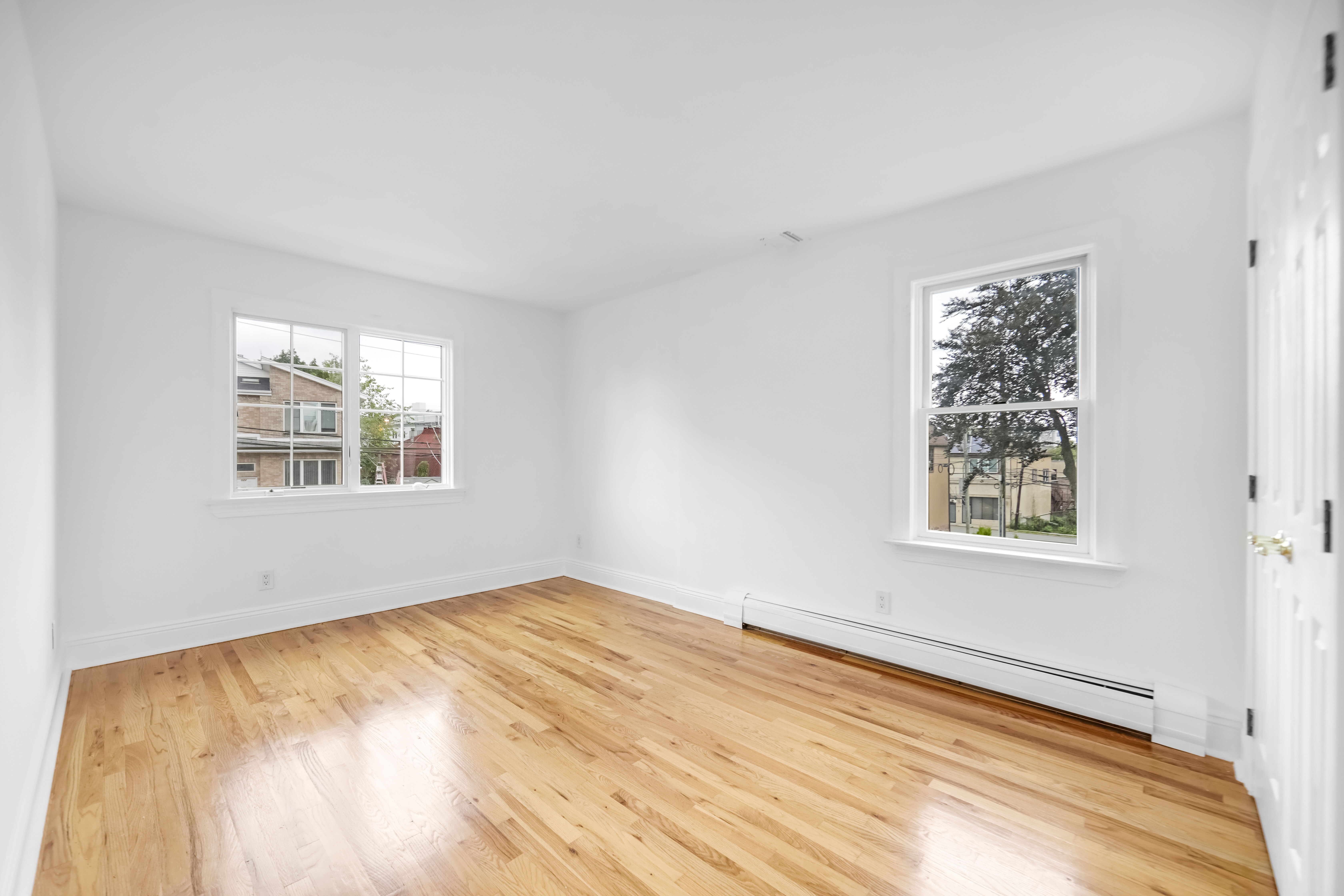 Fort Lee, New Jersey, 07024, United States, 5 Bedrooms Bedrooms, ,4 BathroomsBathrooms,Residential,For Sale,1981309