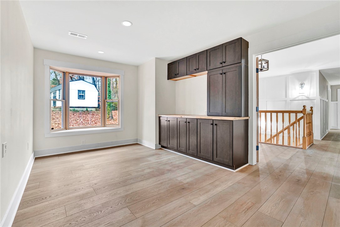 Seneca, South Carolina, 29672, United States, 6 Bedrooms Bedrooms, ,5 BathroomsBathrooms,Residential,For Sale,2002208