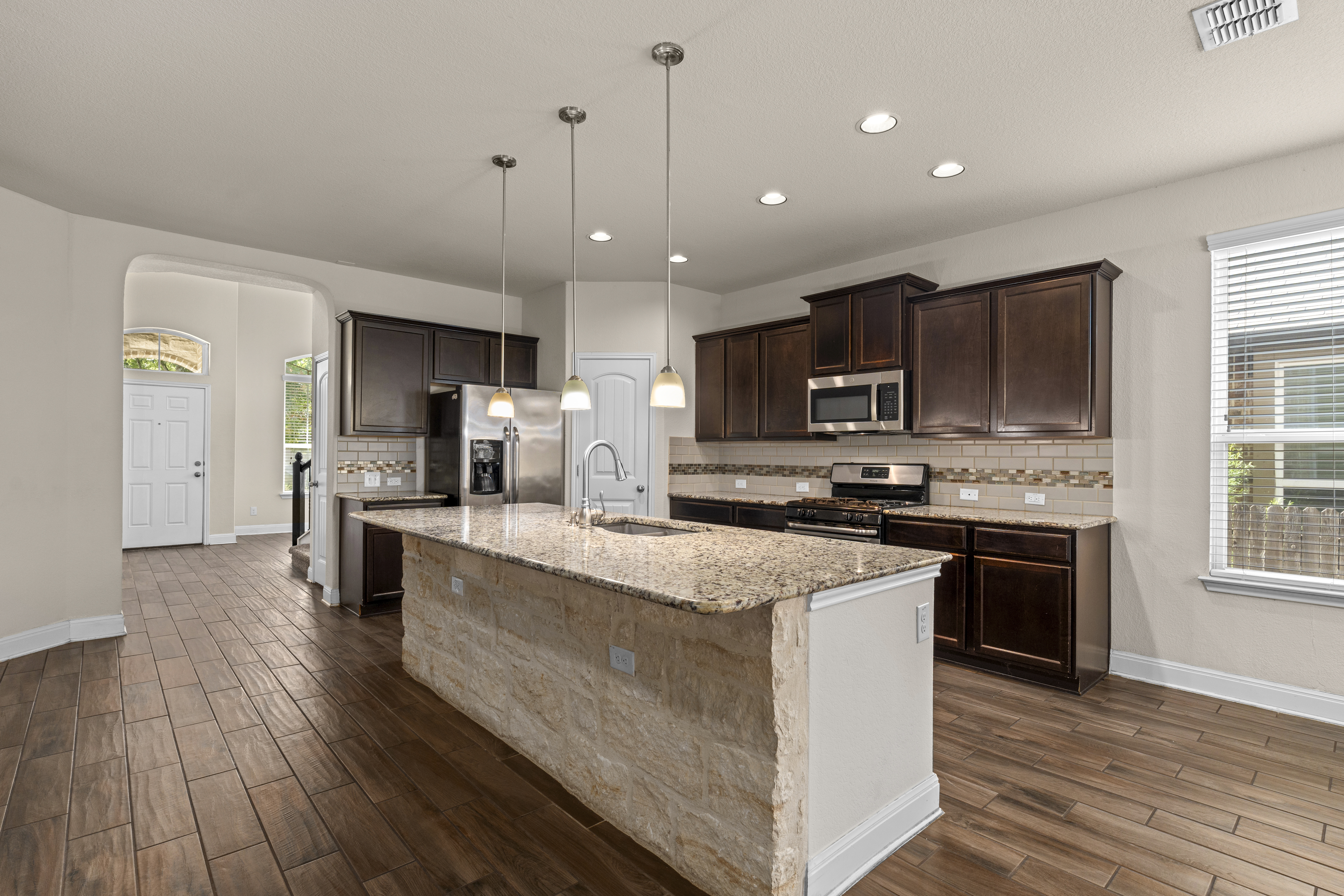  Spacious Five-Bedroom Home in Alamo Ranch - 物件實景