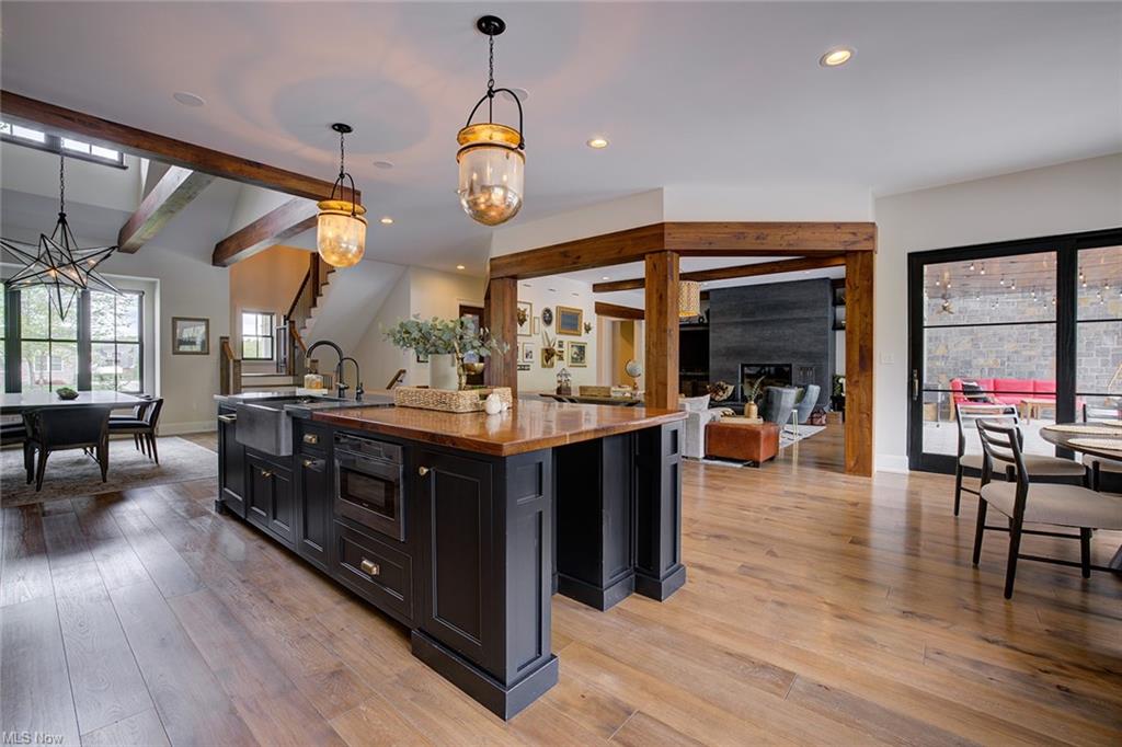 Williamstown, West Virginia, 26187, United States, 5 Bedrooms Bedrooms, ,8 BathroomsBathrooms,Residential,For Sale,1980118