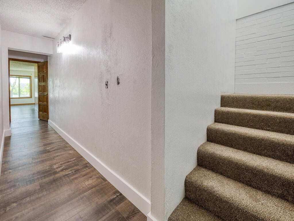 Klamath Falls, Oregon, 97601, United States, 3 Bedrooms Bedrooms, ,3 BathroomsBathrooms,Residential,For Sale,1859648