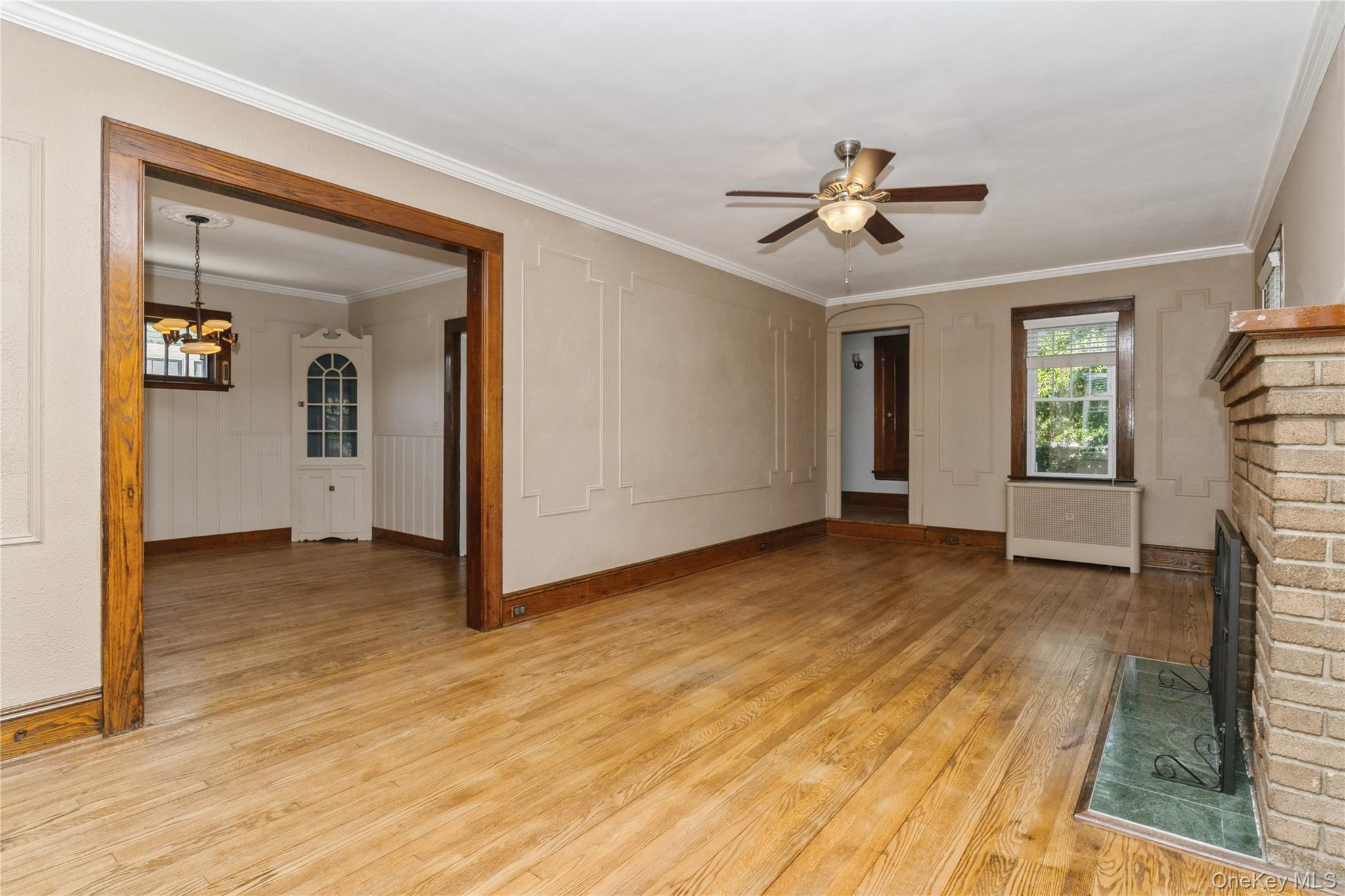 Lynbrook, New York, 11563, United States, 3 Bedrooms Bedrooms, ,2 BathroomsBathrooms,Residential,For Sale,1941758