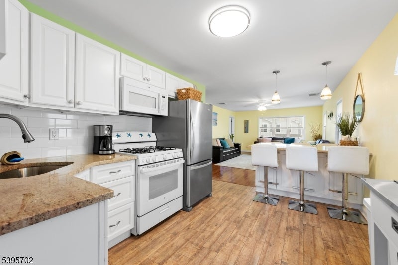 Toms River Township, New Jersey, 08751, United States, 6 Bedrooms Bedrooms, ,4 BathroomsBathrooms,Residential,For Sale,1988607