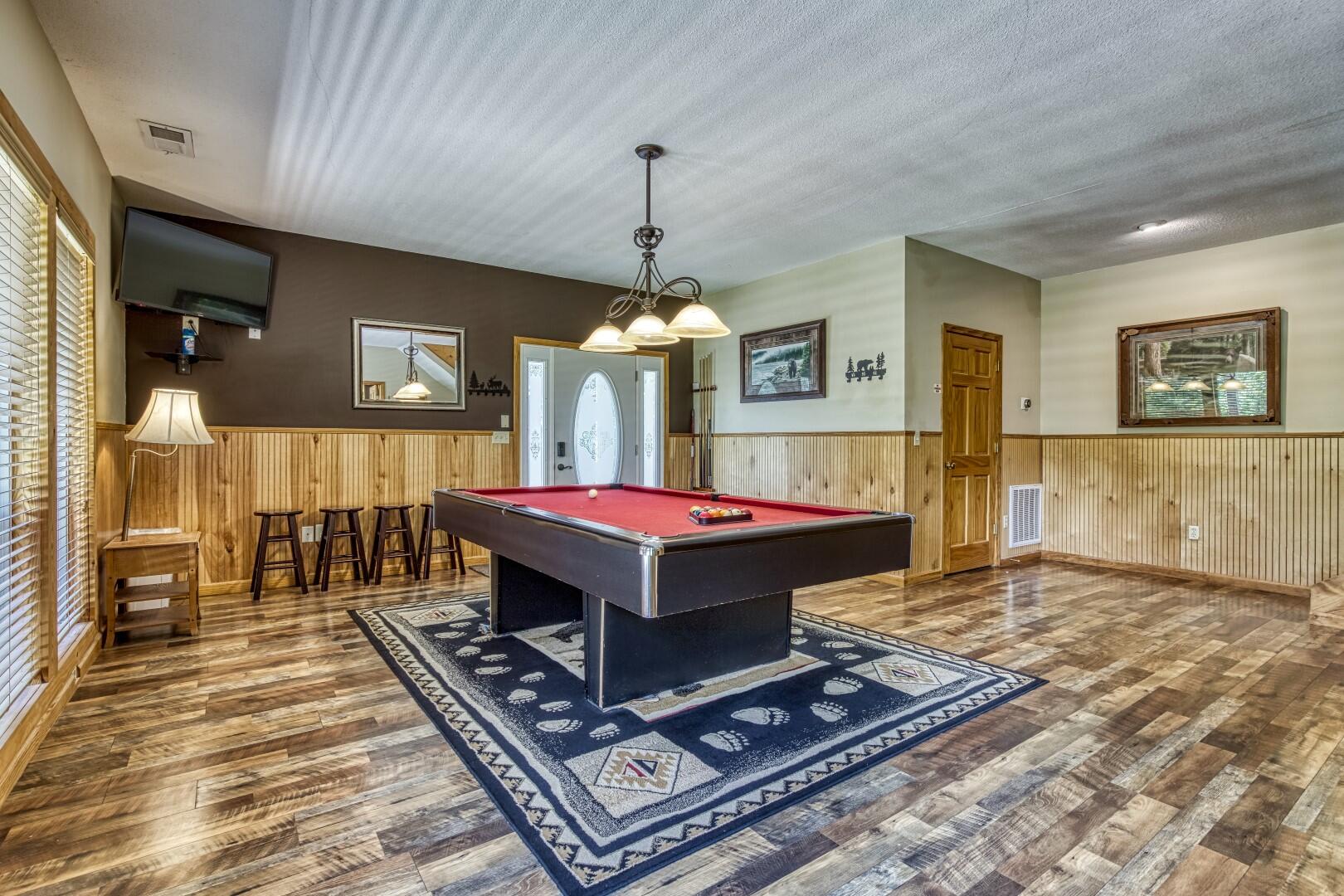 Gatlinburg, Tennessee, 37738, United States, 2 Bedrooms Bedrooms, ,3 BathroomsBathrooms,Residential,For Sale,1931589