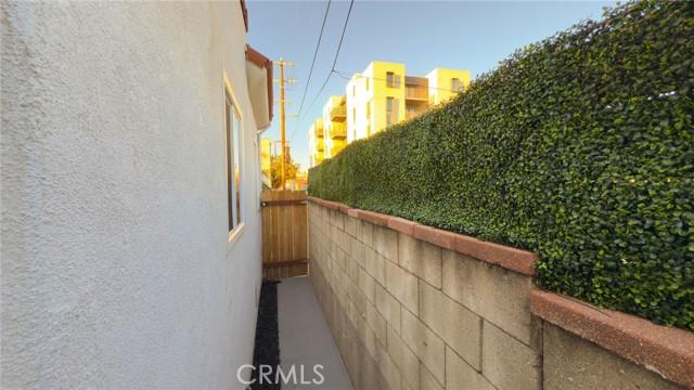 Los Angeles, California, 90018, United States, 3 Bedrooms Bedrooms, ,2 BathroomsBathrooms,Residential,For Sale,1986110