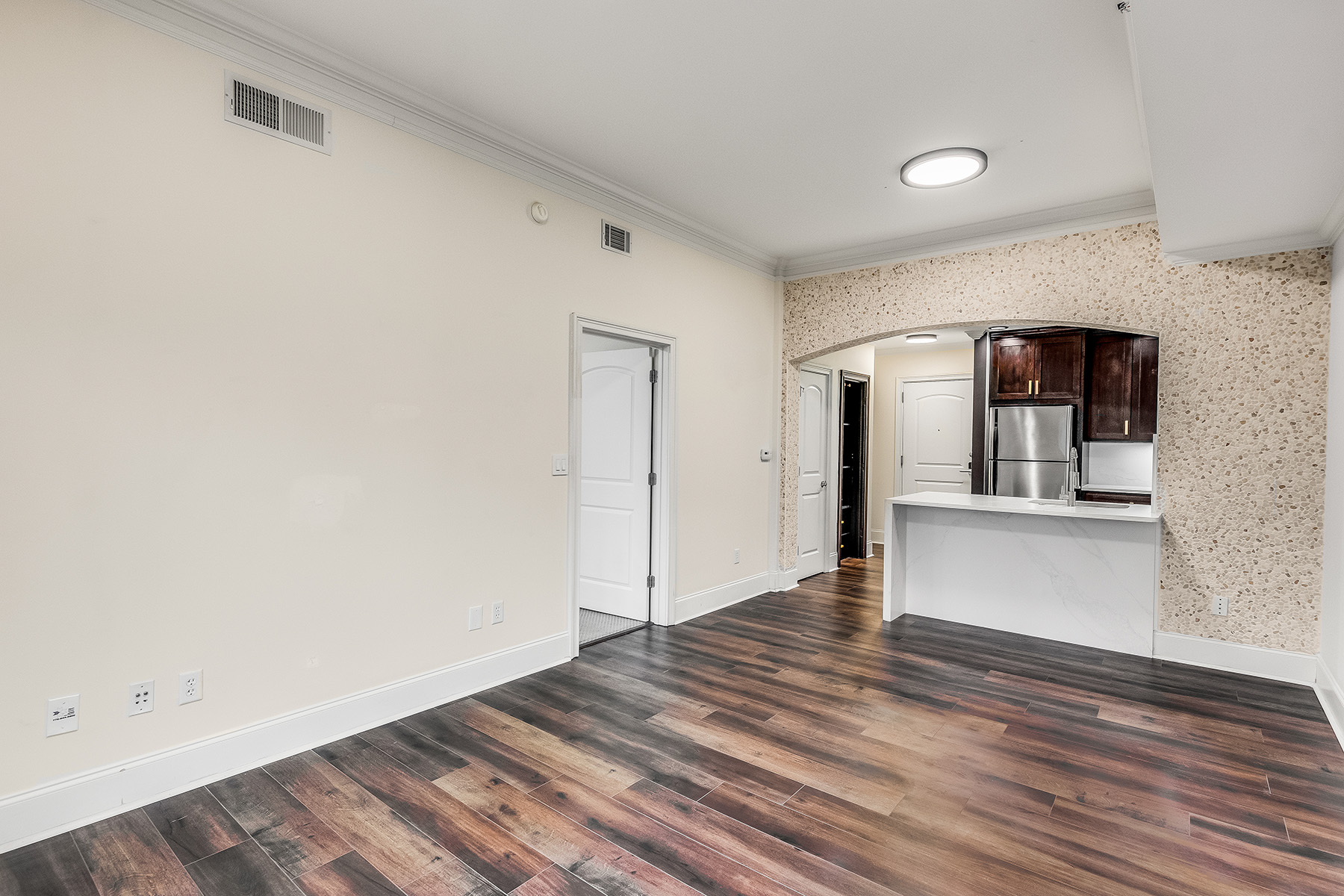  Fully Updated Condo in Ideal Intown Location - 物件實景