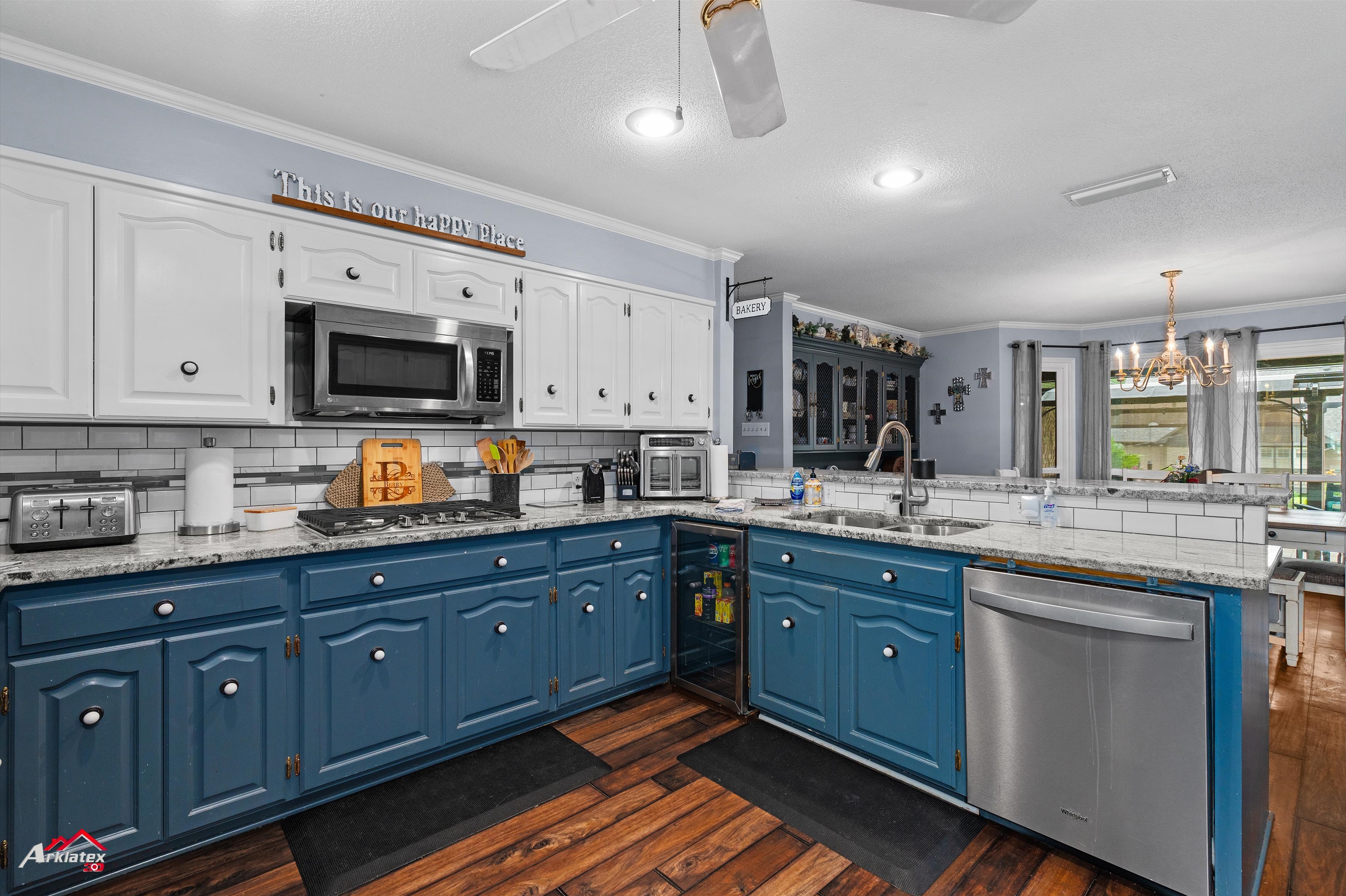 Henderson, Texas, 75654, United States, 3 Bedrooms Bedrooms, ,4 BathroomsBathrooms,Residential,For Sale,1975189