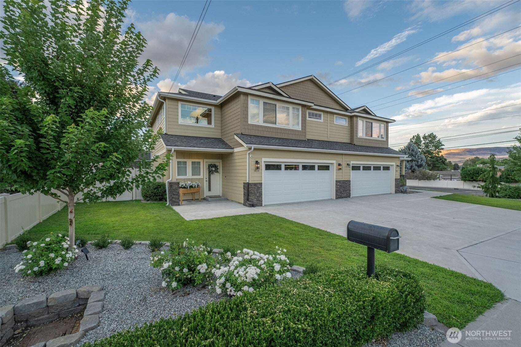 Wenatchee, Washington, 98801, United States, 3 Bedrooms Bedrooms, ,3 BathroomsBathrooms,Residential,For Sale,1911127