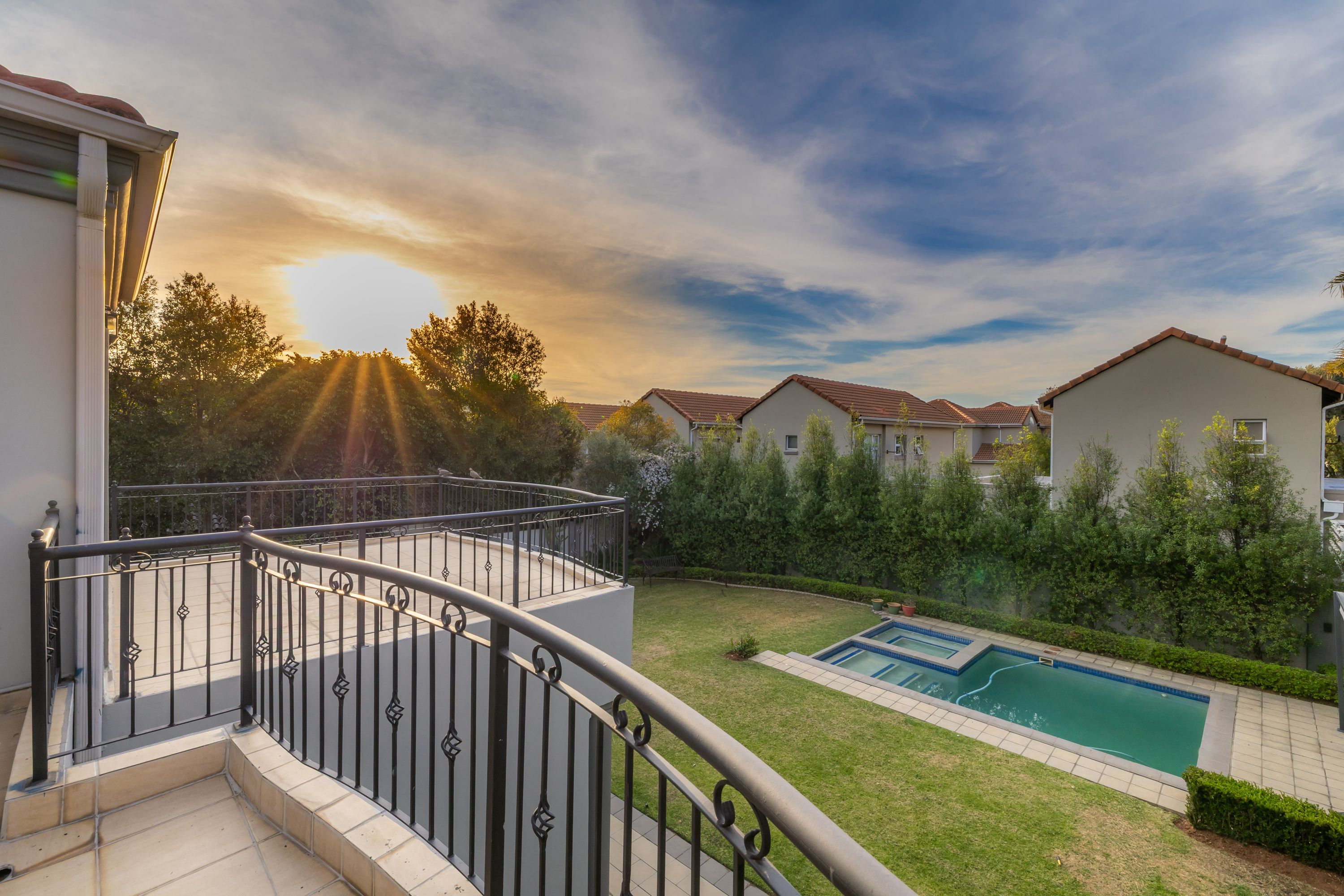  Elegant Family Home in a Secure Golf Estate - 物件實景