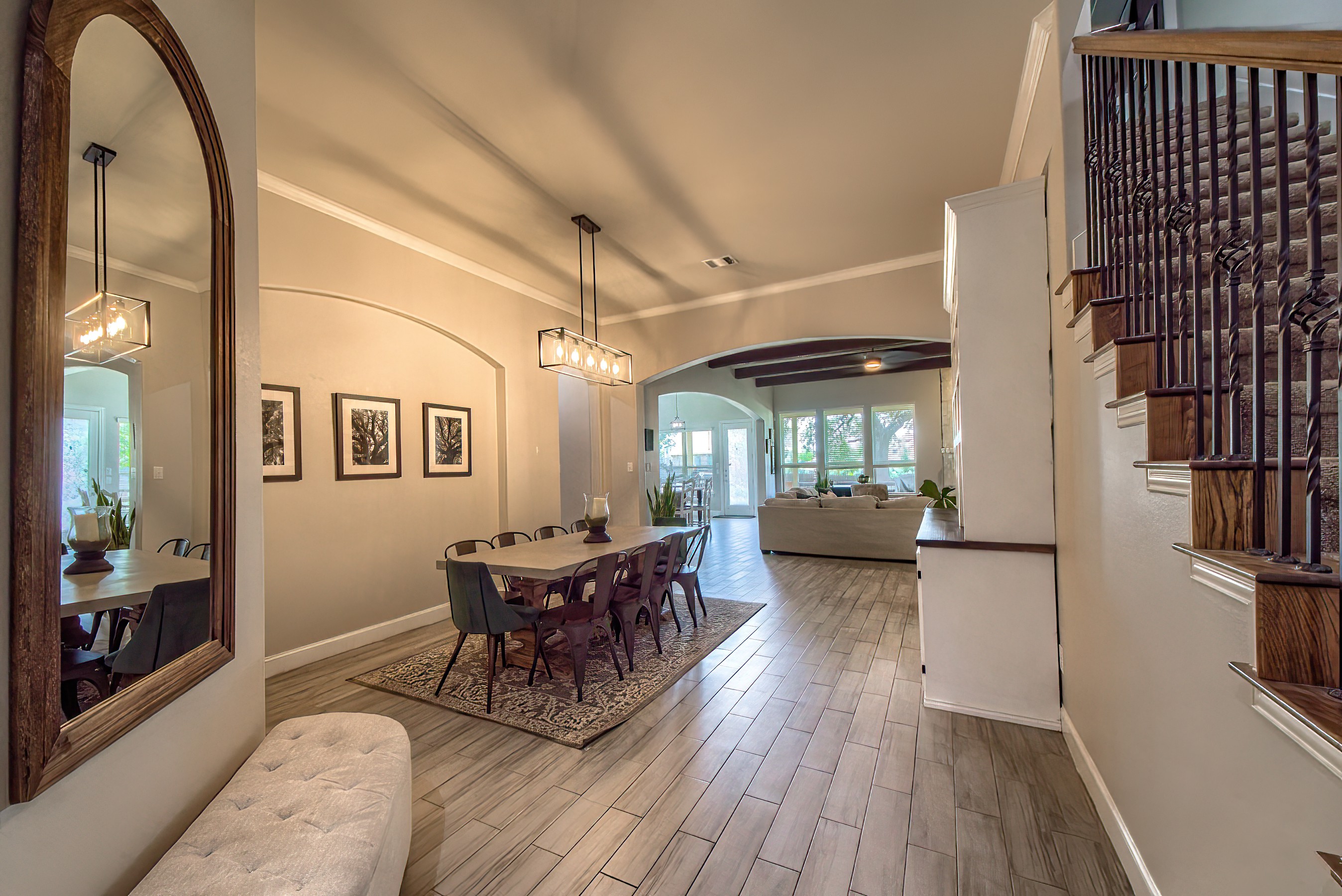  Four Bedrooms + Bonus Room in Prime Location - 物件實景