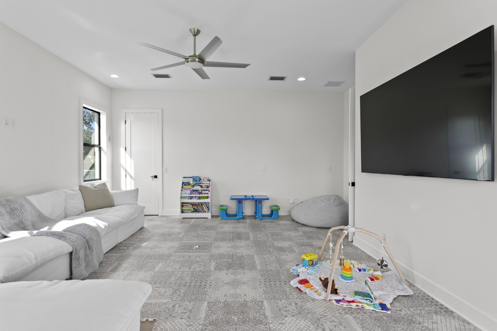 Tampa, Florida, 33609, United States, 5 Bedrooms Bedrooms, ,5 BathroomsBathrooms,Residential,For Sale,2008551