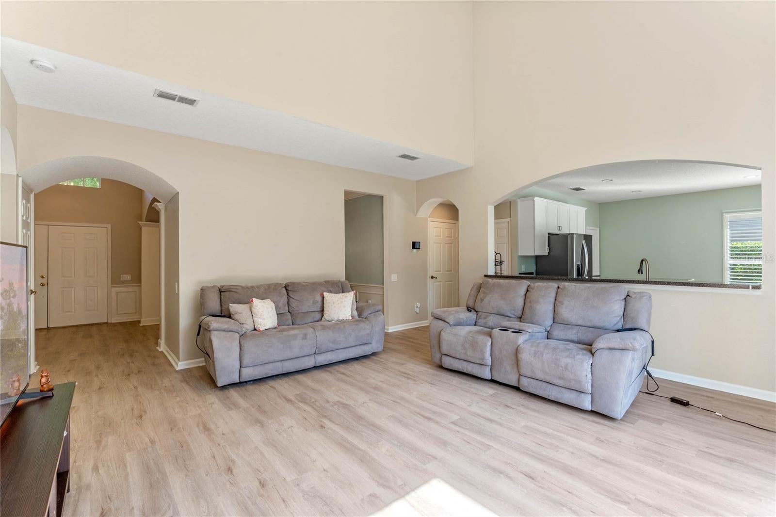 OVIEDO, Florida, 32765, United States, 5 Bedrooms Bedrooms, ,4 BathroomsBathrooms,Residential,For Sale,1980117