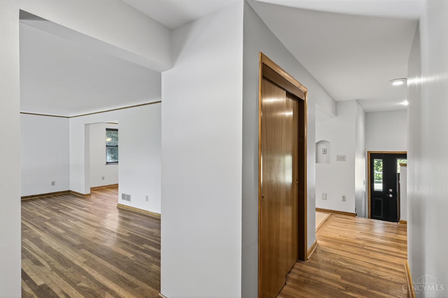 Madeira, Ohio, 45243, United States, 3 Bedrooms Bedrooms, ,2 BathroomsBathrooms,Residential,For Sale,1971231