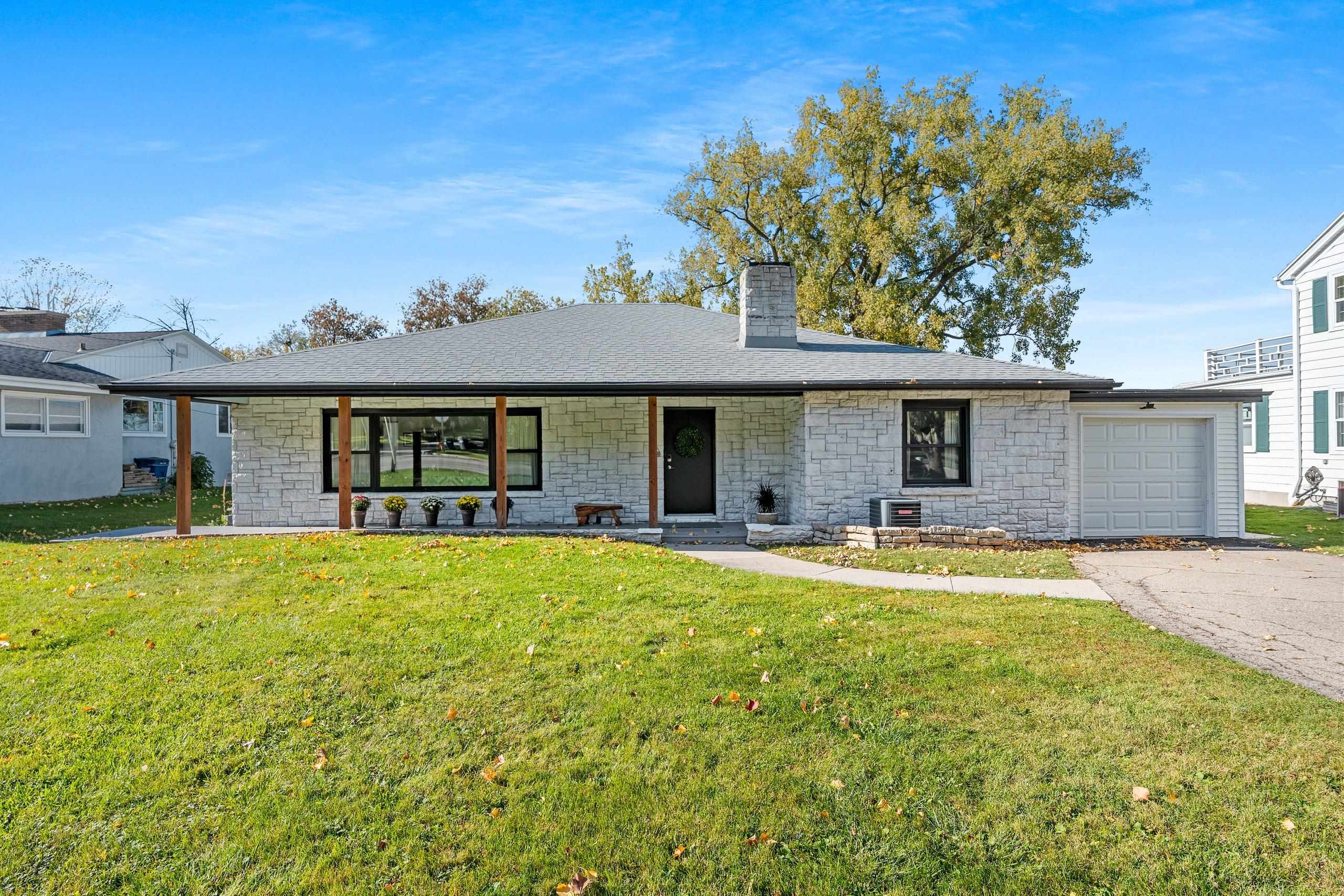 GREEN BAY, Wisconsin, 54301, United States, 3 Bedrooms Bedrooms, ,3 BathroomsBathrooms,Residential,For Sale,1969086