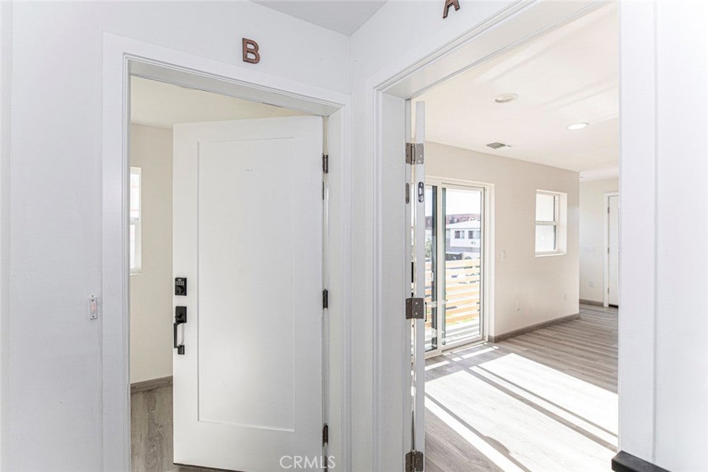 Los Angeles, California, 90027, United States, ,Residential,For Sale,1938959