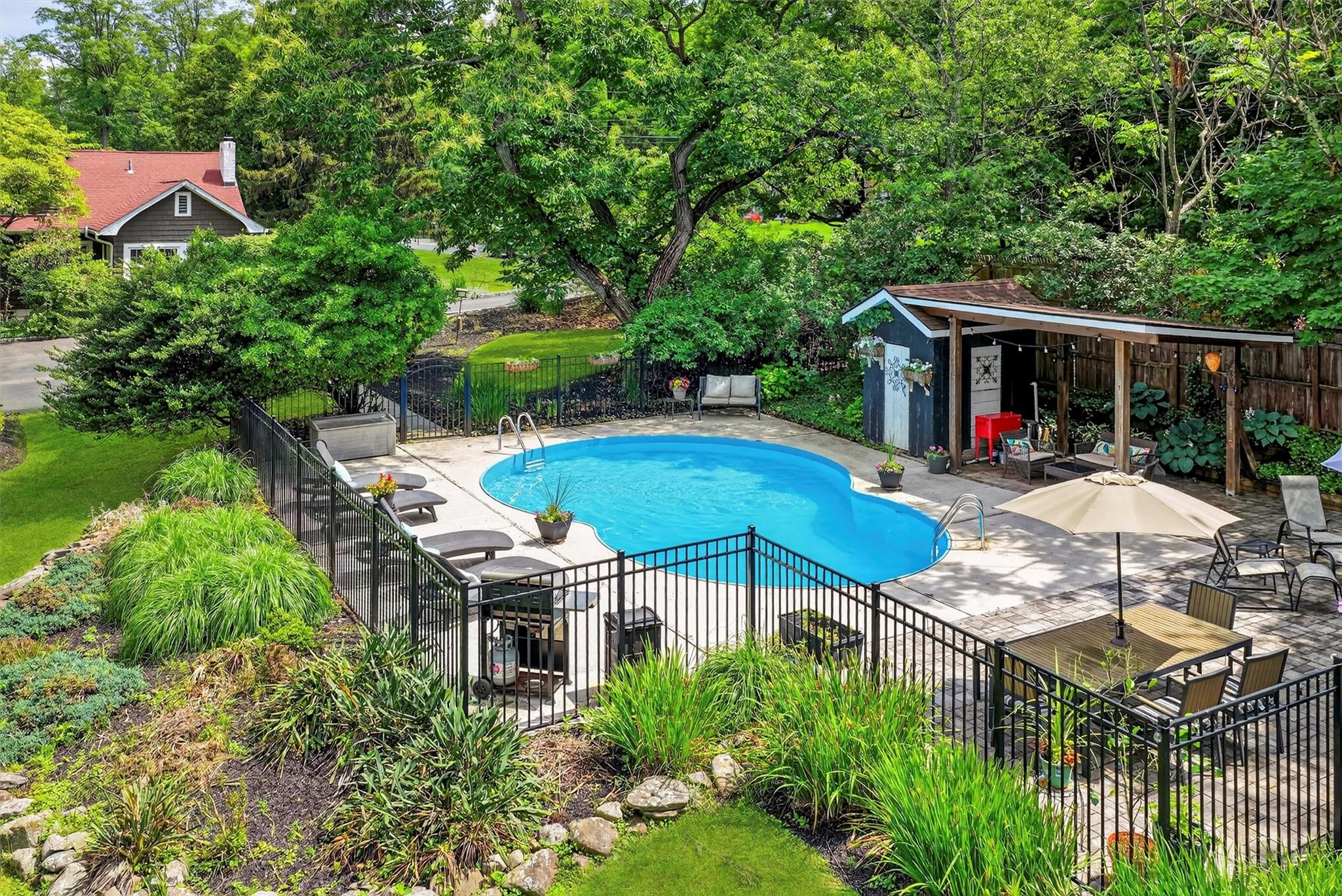 Airmont, New York, 10901, United States, 5 Bedrooms Bedrooms, ,3 BathroomsBathrooms,Residential,For Sale,1868827
