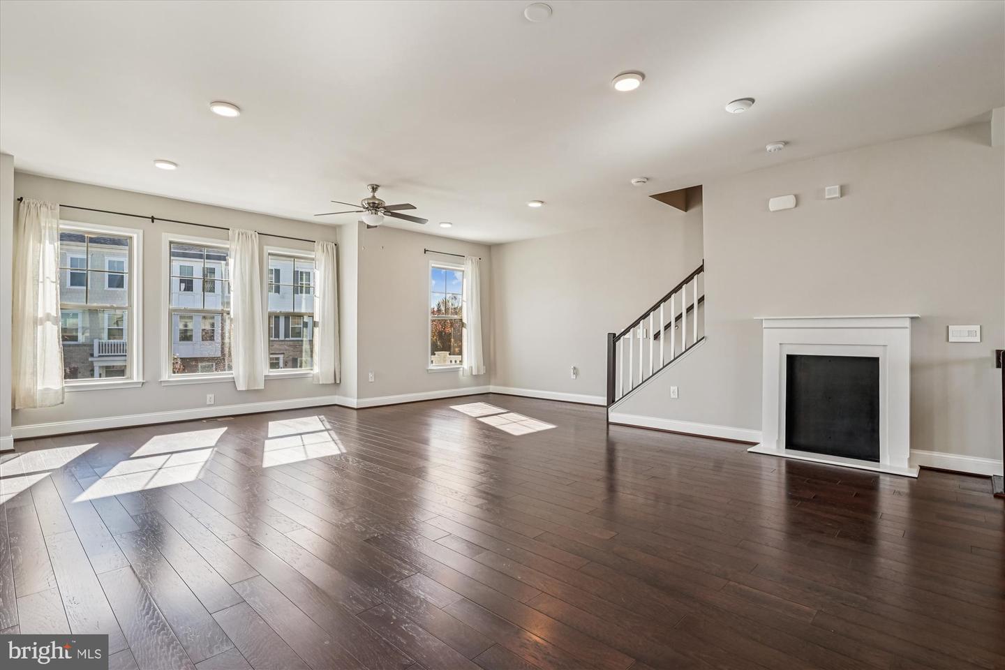 Dumfries, Virginia, 22026, United States, 3 Bedrooms Bedrooms, ,3 BathroomsBathrooms,Residential,For Sale,1988317