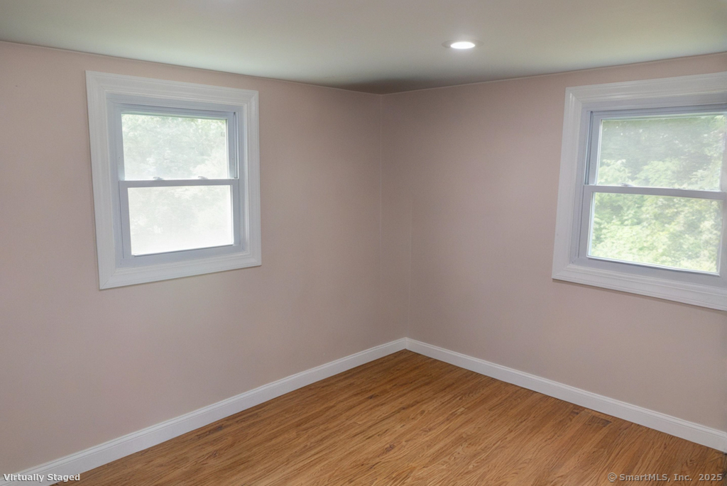 Montville, Connecticut, 06382, United States, 5 Bedrooms Bedrooms, ,3 BathroomsBathrooms,Residential,For Sale,1895658