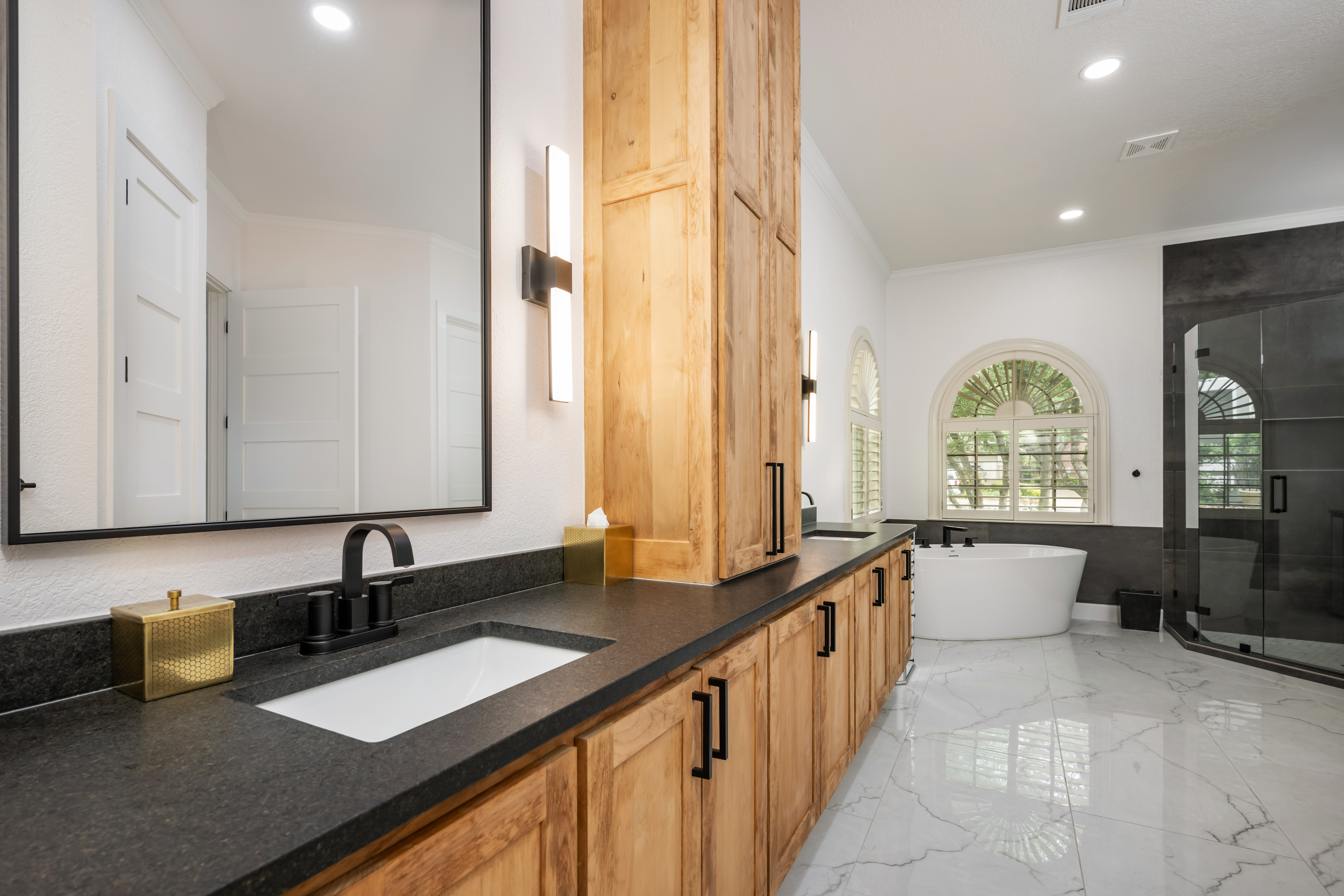  Elegant Retreat with Resort-Style Backyard - 物件實景