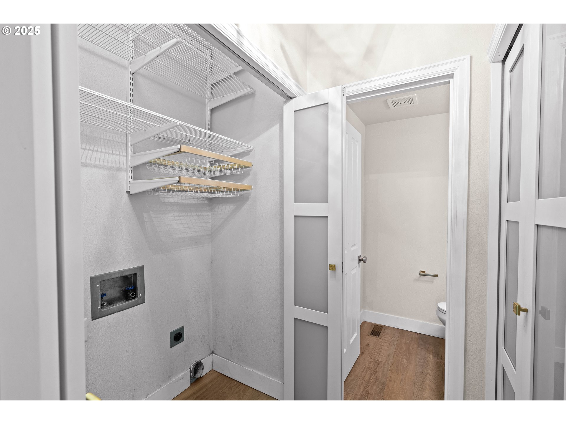 Lake Oswego, Oregon, 97035, United States, 2 Bedrooms Bedrooms, ,2 BathroomsBathrooms,Residential,For Sale,1889875
