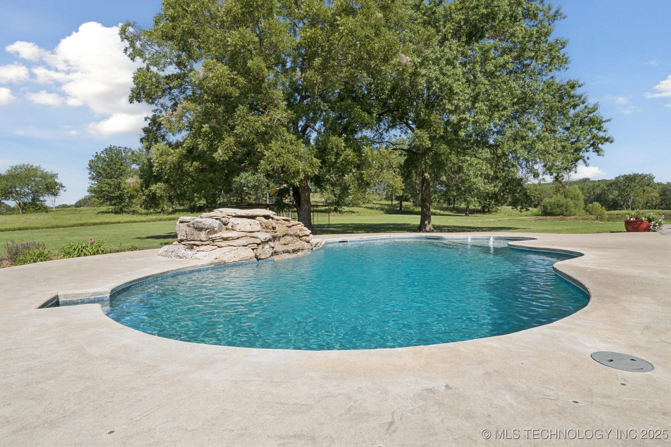 Henryetta, Oklahoma, 74437, United States, 4 Bedrooms Bedrooms, ,4 BathroomsBathrooms,Residential,For Sale,1939303