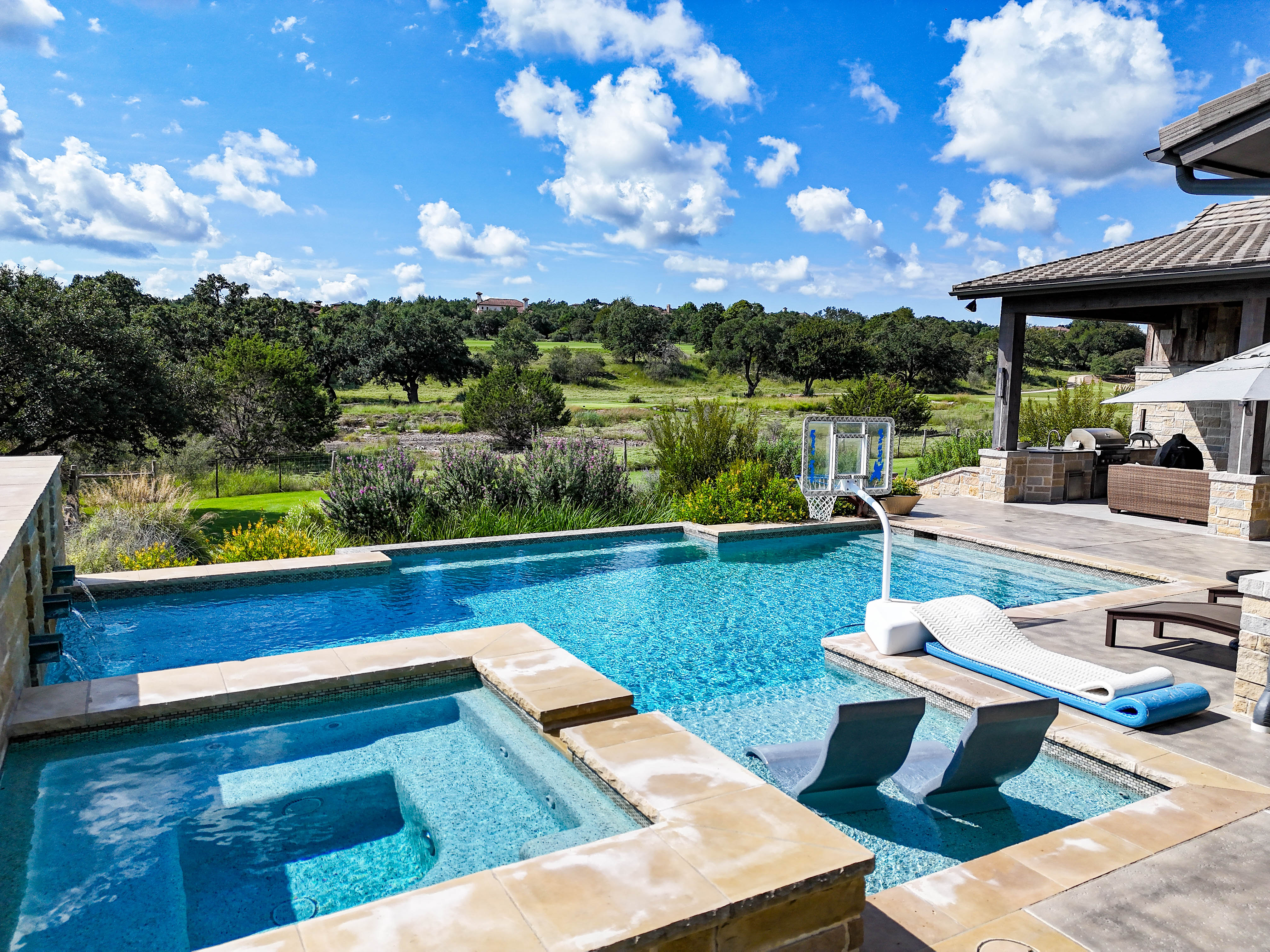  Refined Hill Country LIving - 物件實景