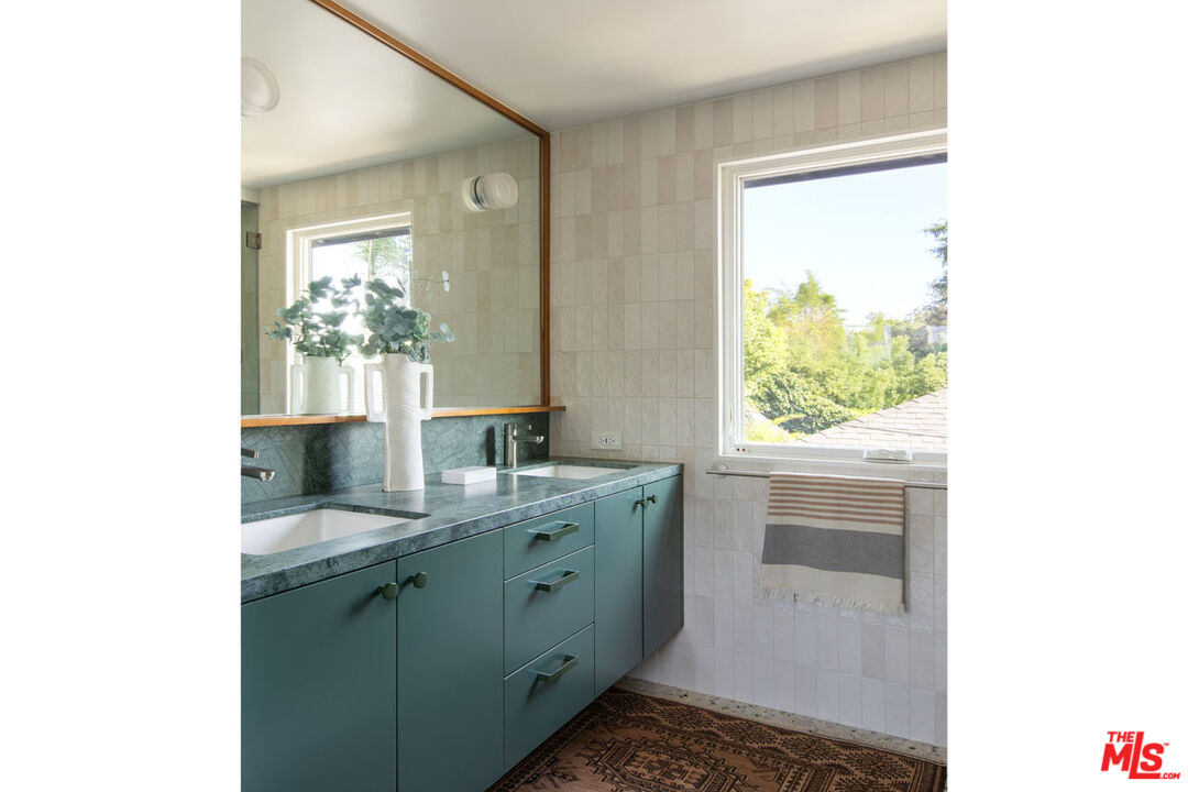 Los Angeles, California, 90039, United States, 3 Bedrooms Bedrooms, ,2 BathroomsBathrooms,Residential,For Sale,1856882