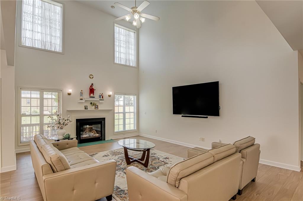 High Point, North Carolina, 27265, United States, 4 Bedrooms Bedrooms, ,3 BathroomsBathrooms,Residential,For Sale,1948916