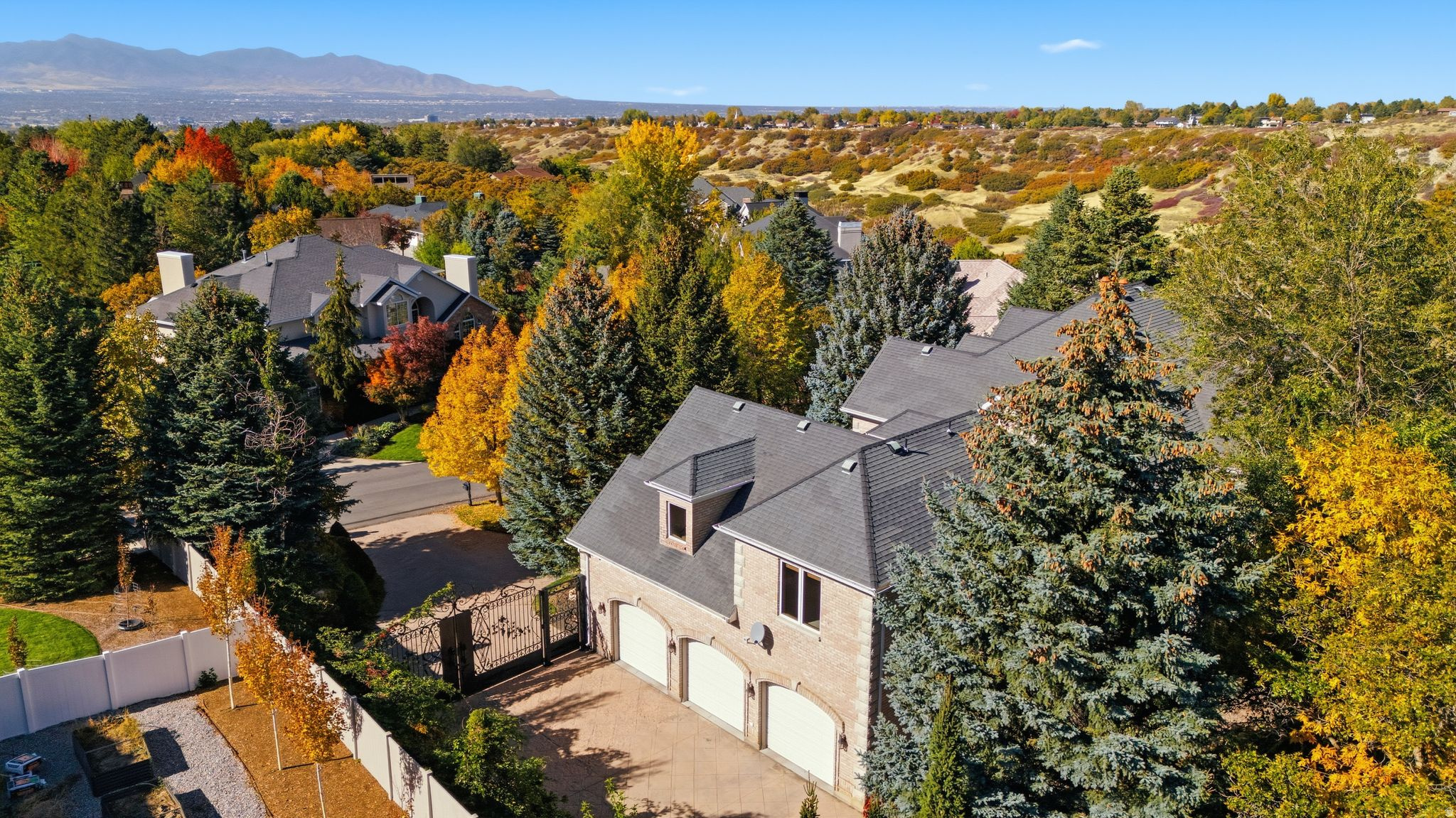 Sandy, Utah, 84092, United States, 6 Bedrooms Bedrooms, ,7 BathroomsBathrooms,Residential,For Sale,1988296