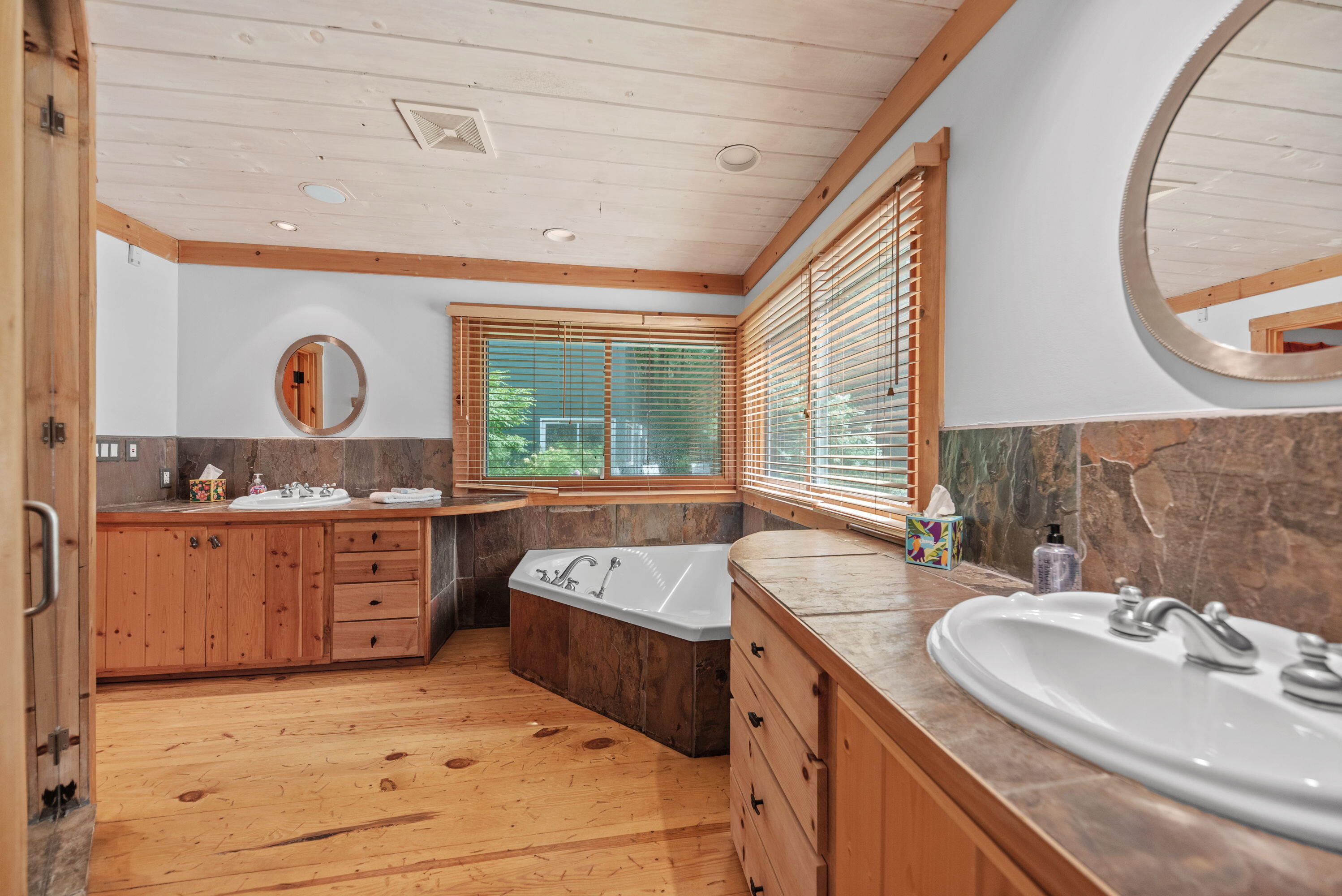 Lakeside, Michigan, 49116, United States, 3 Bedrooms Bedrooms, ,3 BathroomsBathrooms,Residential,For Sale,1926204
