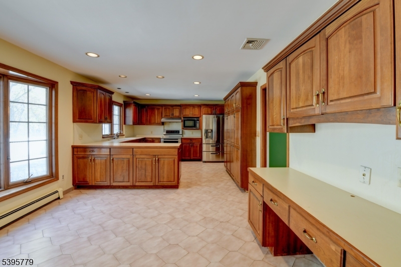 Kinnelon Boro, New Jersey, 07405, United States, 3 Bedrooms Bedrooms, ,3 BathroomsBathrooms,Residential,For Sale,1989629