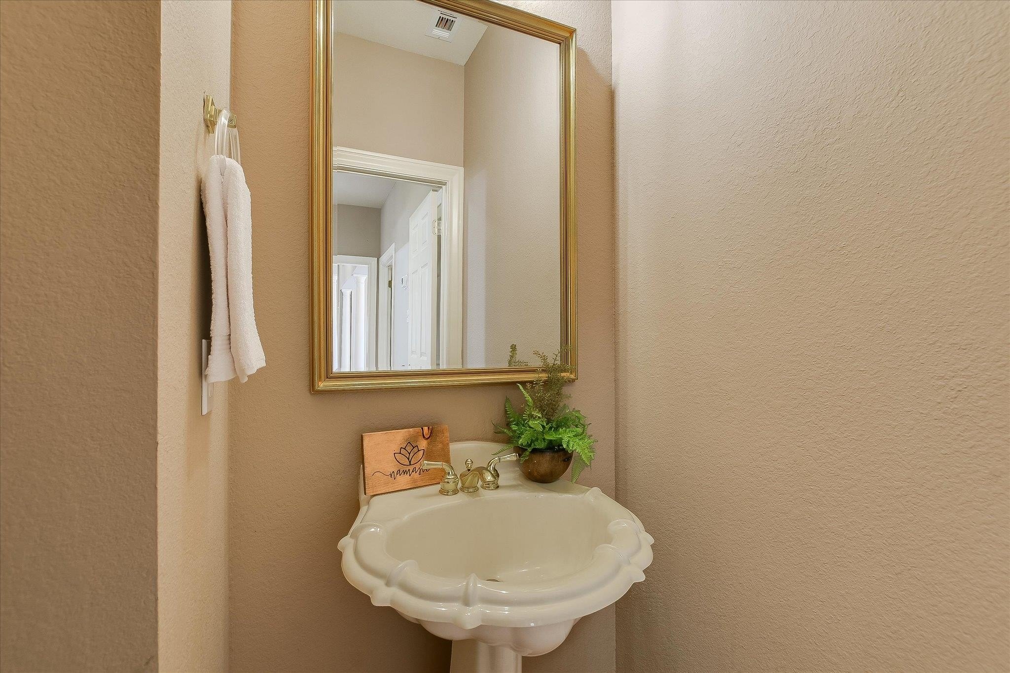 Georgetown, Texas, 78628, United States, 4 Bedrooms Bedrooms, ,4 BathroomsBathrooms,Residential,For Sale,2005701