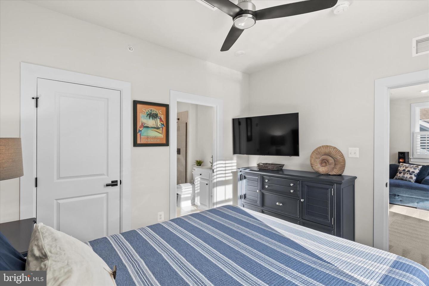 Berlin, Maryland, 21811, United States, 5 Bedrooms Bedrooms, ,4 BathroomsBathrooms,Residential,For Sale,1989737