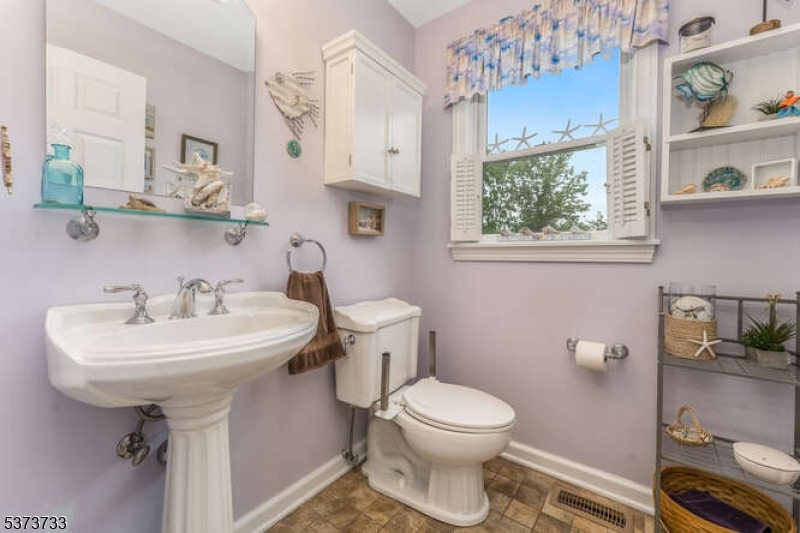 Columbia, New Jersey, 07832, United States, 3 Bedrooms Bedrooms, ,3 BathroomsBathrooms,Residential,For Sale,1977170