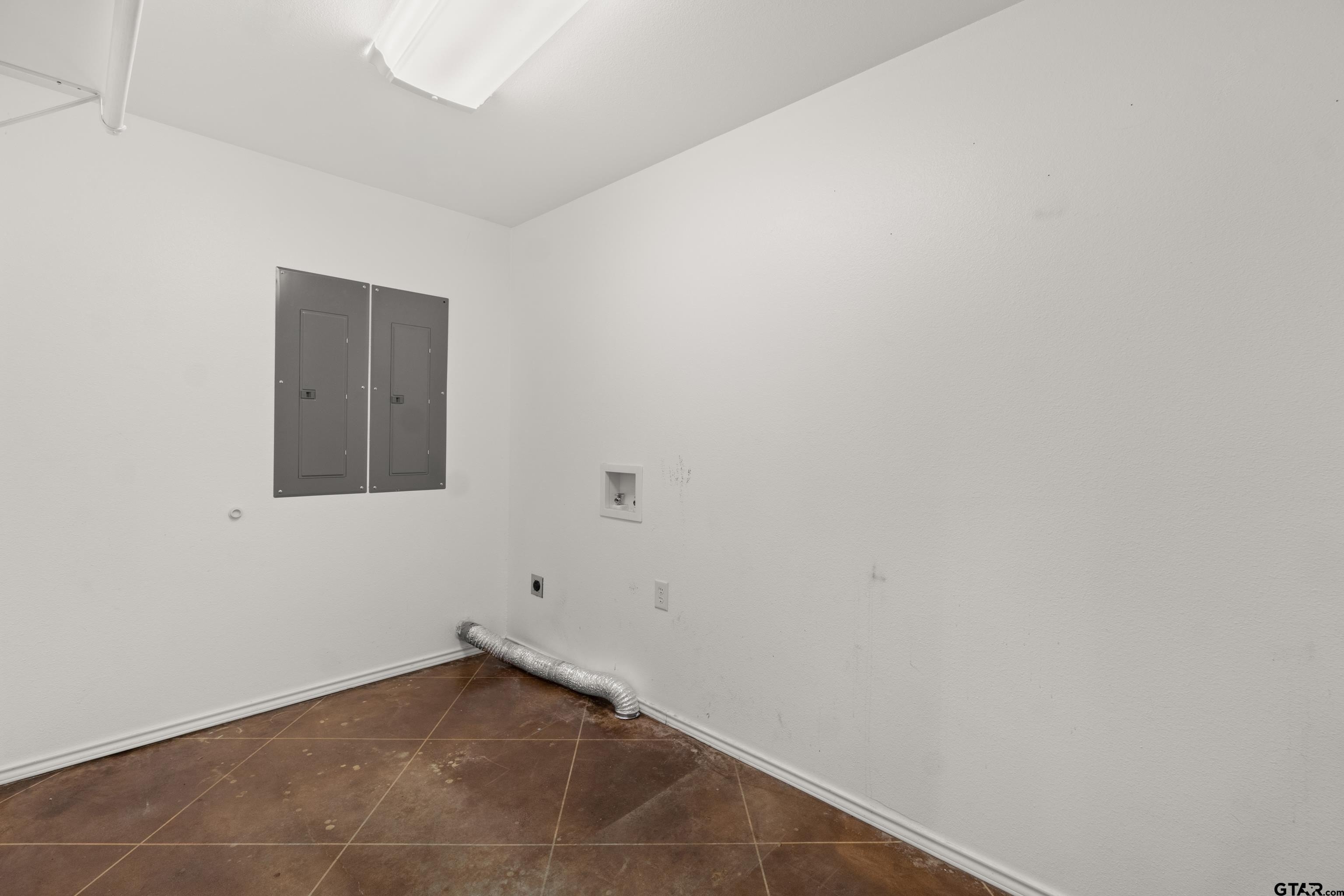 Pittsburg, Texas, 75686, United States, 5 Bedrooms Bedrooms, ,2 BathroomsBathrooms,Residential,For Sale,1998709