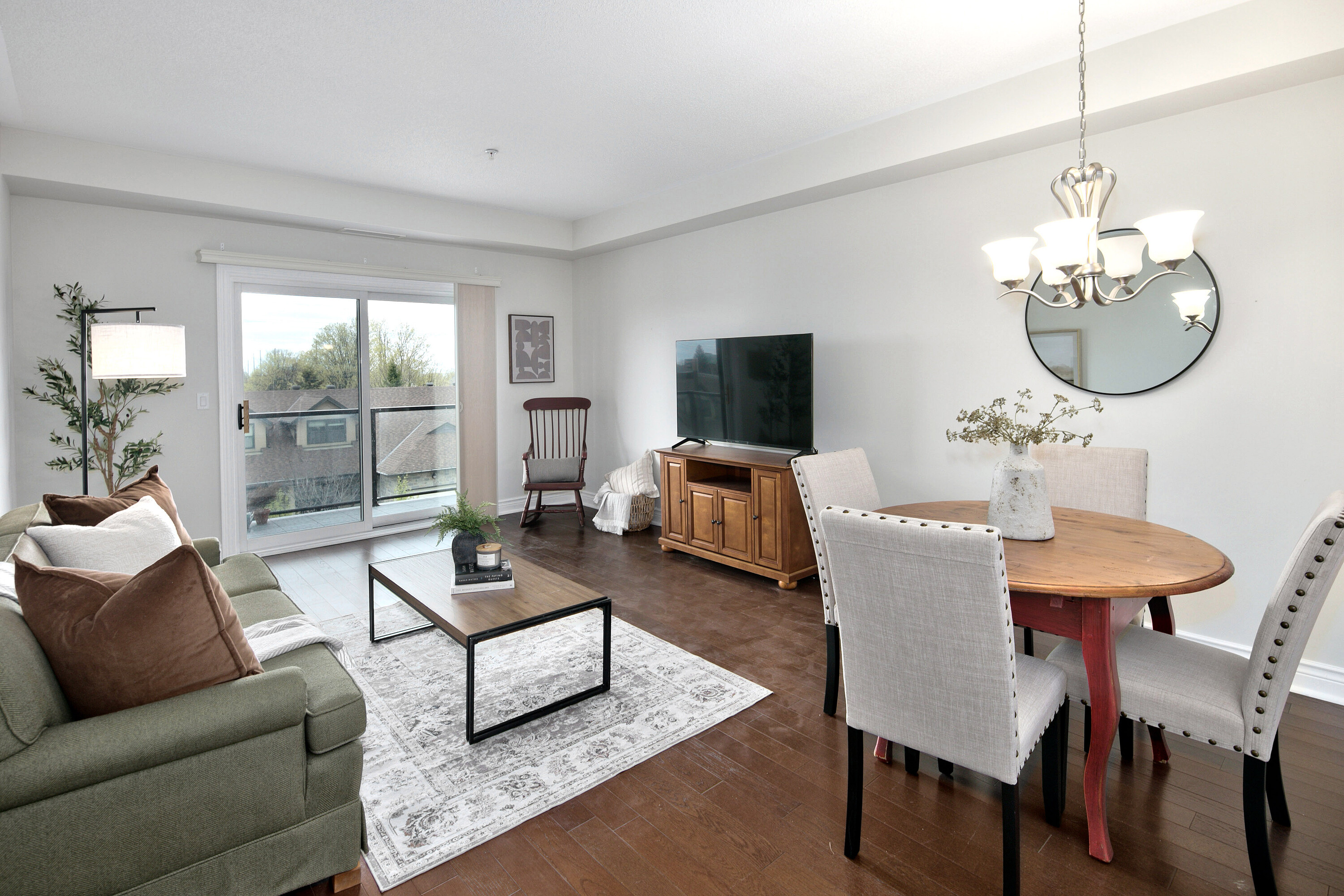  Raglan Heights Condo - 物件實景