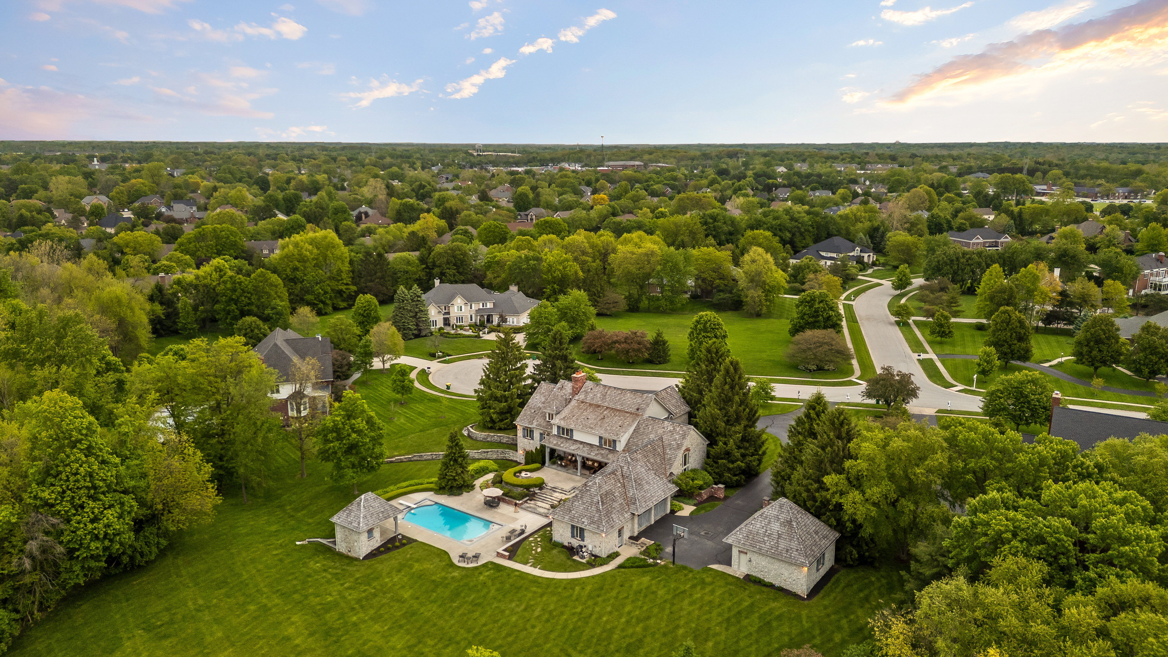  Signature Estate Set on More than 2 Acres in Desirable Zionsville Neighborhood - 物件實景