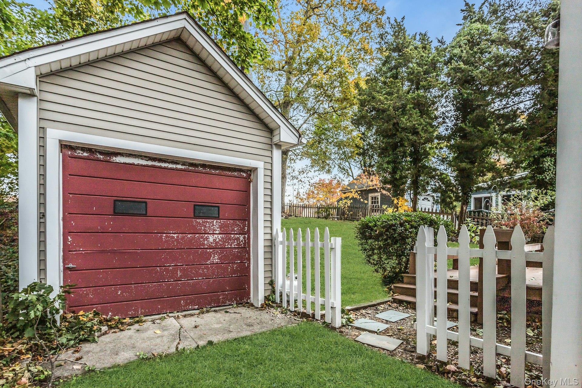 Northport, New York, 11768, United States, 2 Bedrooms Bedrooms, ,1 BathroomBathrooms,Residential,For Sale,1987614