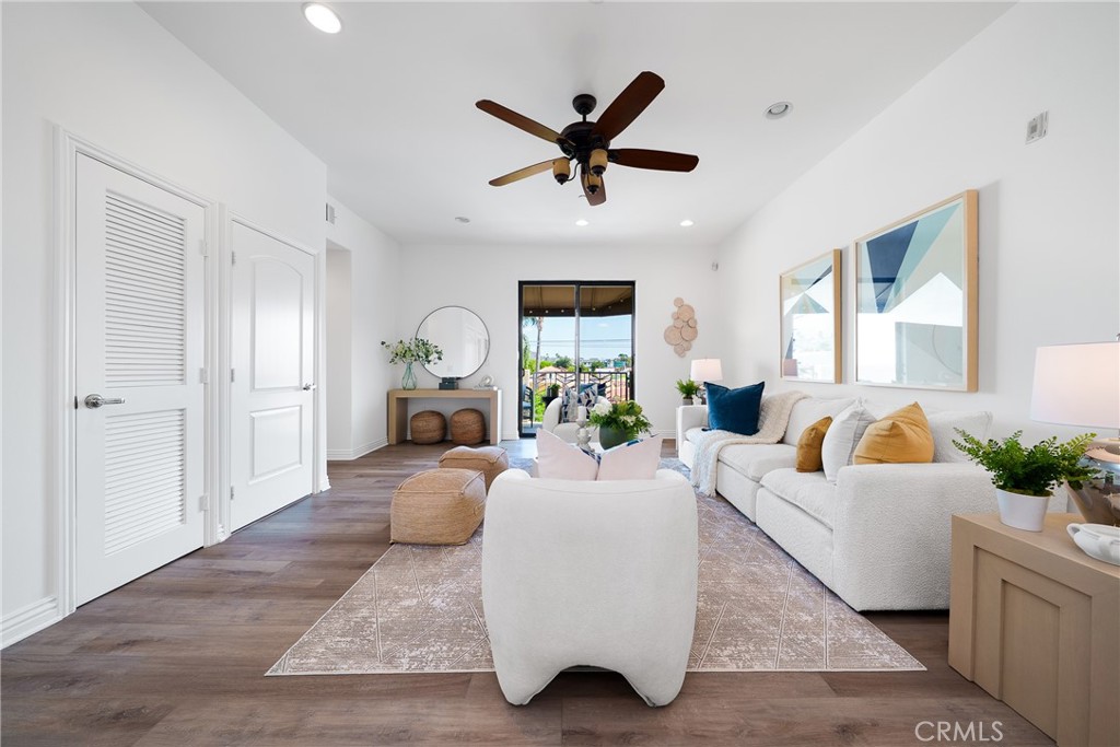 Glendale, California, 91205, United States, 2 Bedrooms Bedrooms, ,2 BathroomsBathrooms,Residential,For Sale,1950855