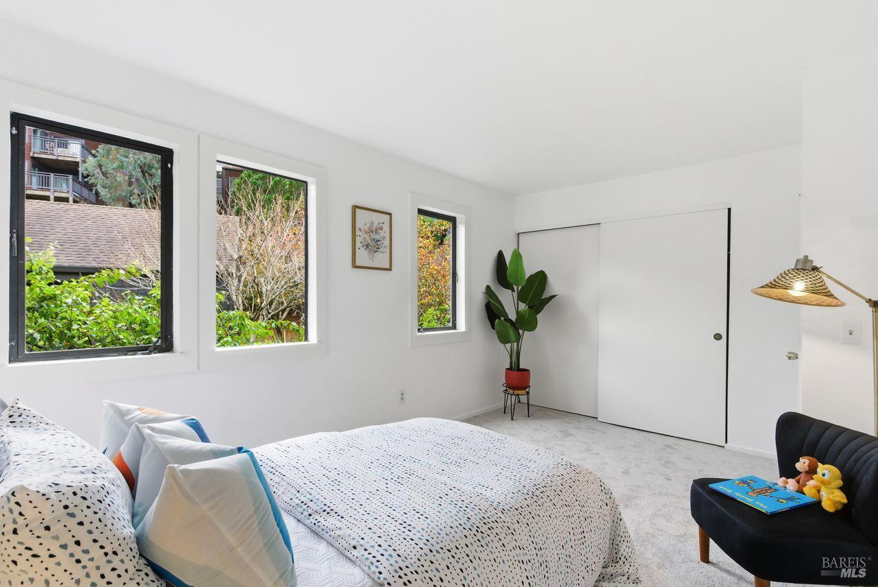 Sausalito, California, 94965, United States, 3 Bedrooms Bedrooms, ,3 BathroomsBathrooms,Residential,For Sale,1990897