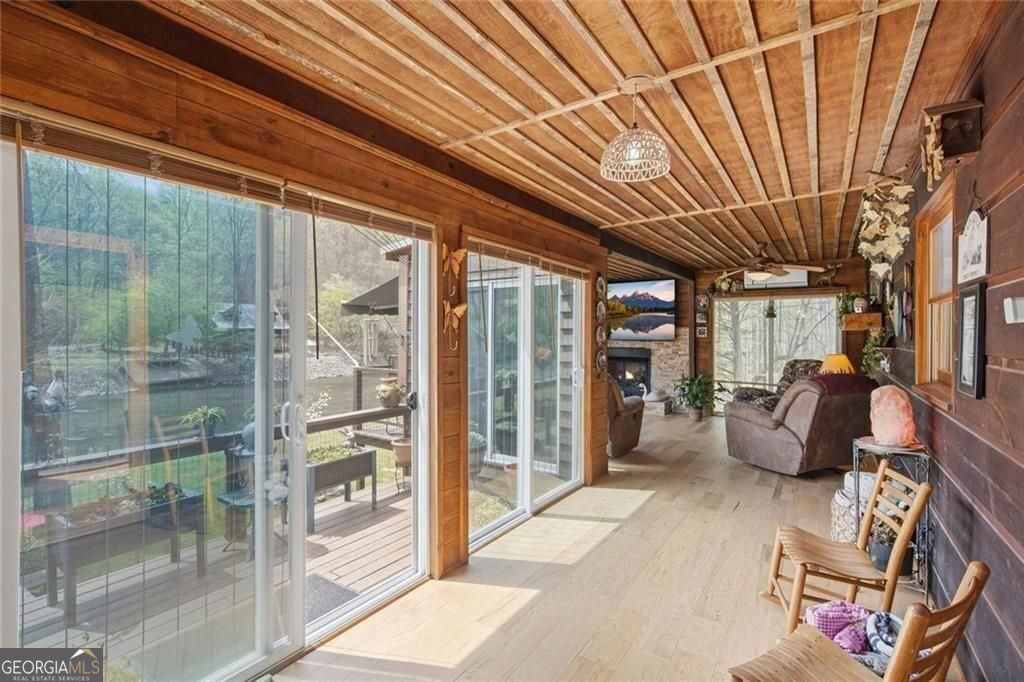 Ellijay, Georgia, 30540, United States, 3 Bedrooms Bedrooms, ,3 BathroomsBathrooms,Residential,For Sale,2036628