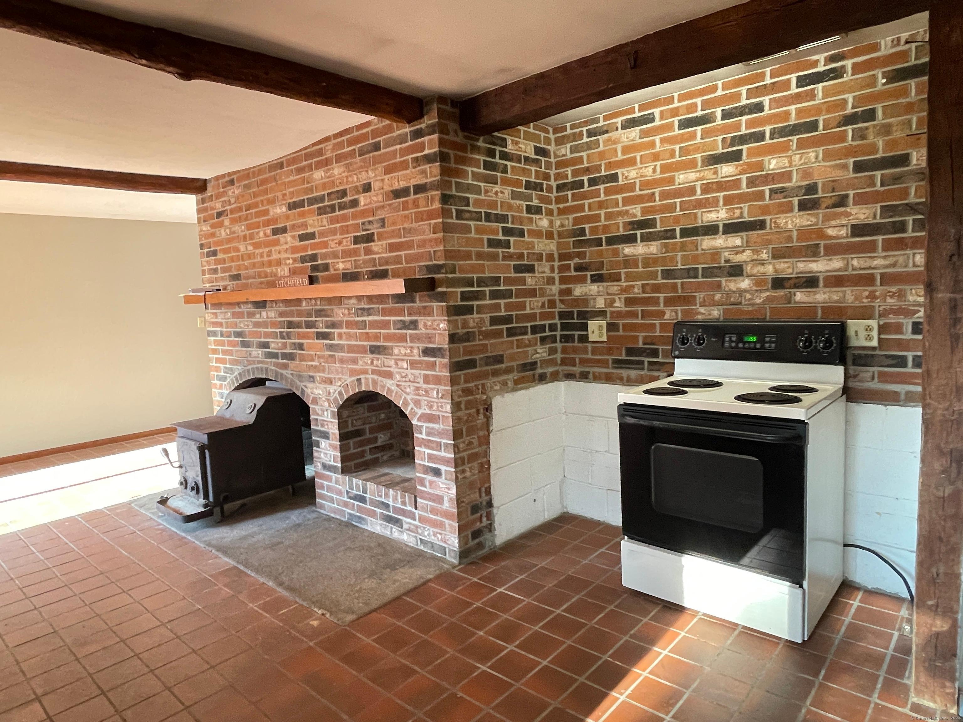 Litchfield, Connecticut, 06759, United States, 3 Bedrooms Bedrooms, ,3 BathroomsBathrooms,Residential,For Sale,1937635