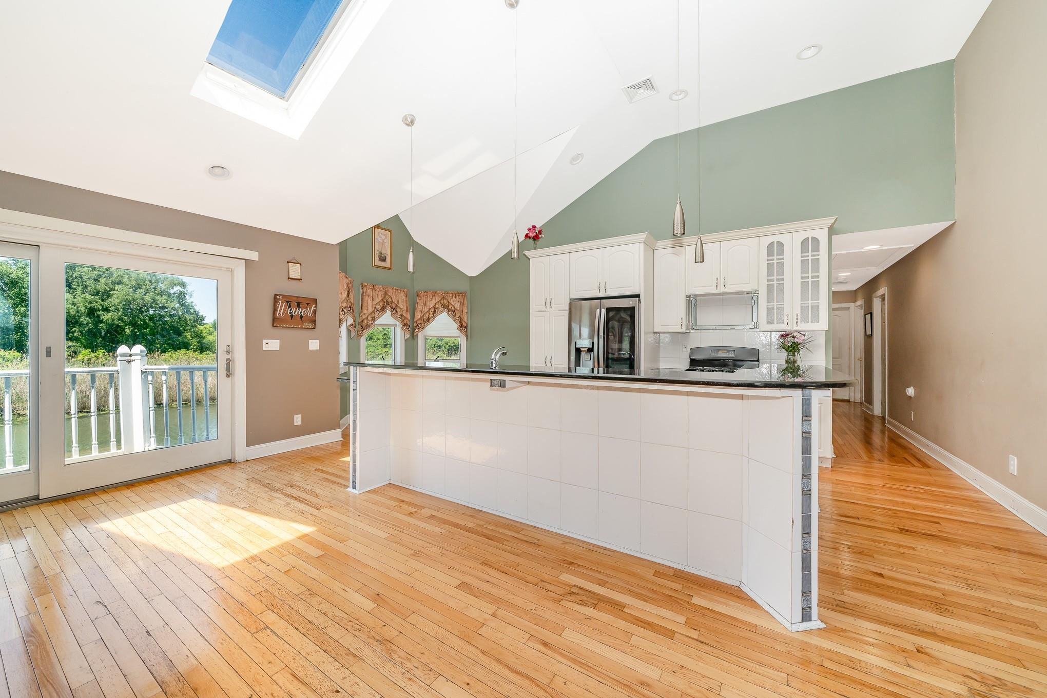 Seaford, New York, 11783, United States, 5 Bedrooms Bedrooms, ,3 BathroomsBathrooms,Residential,For Sale,1943505