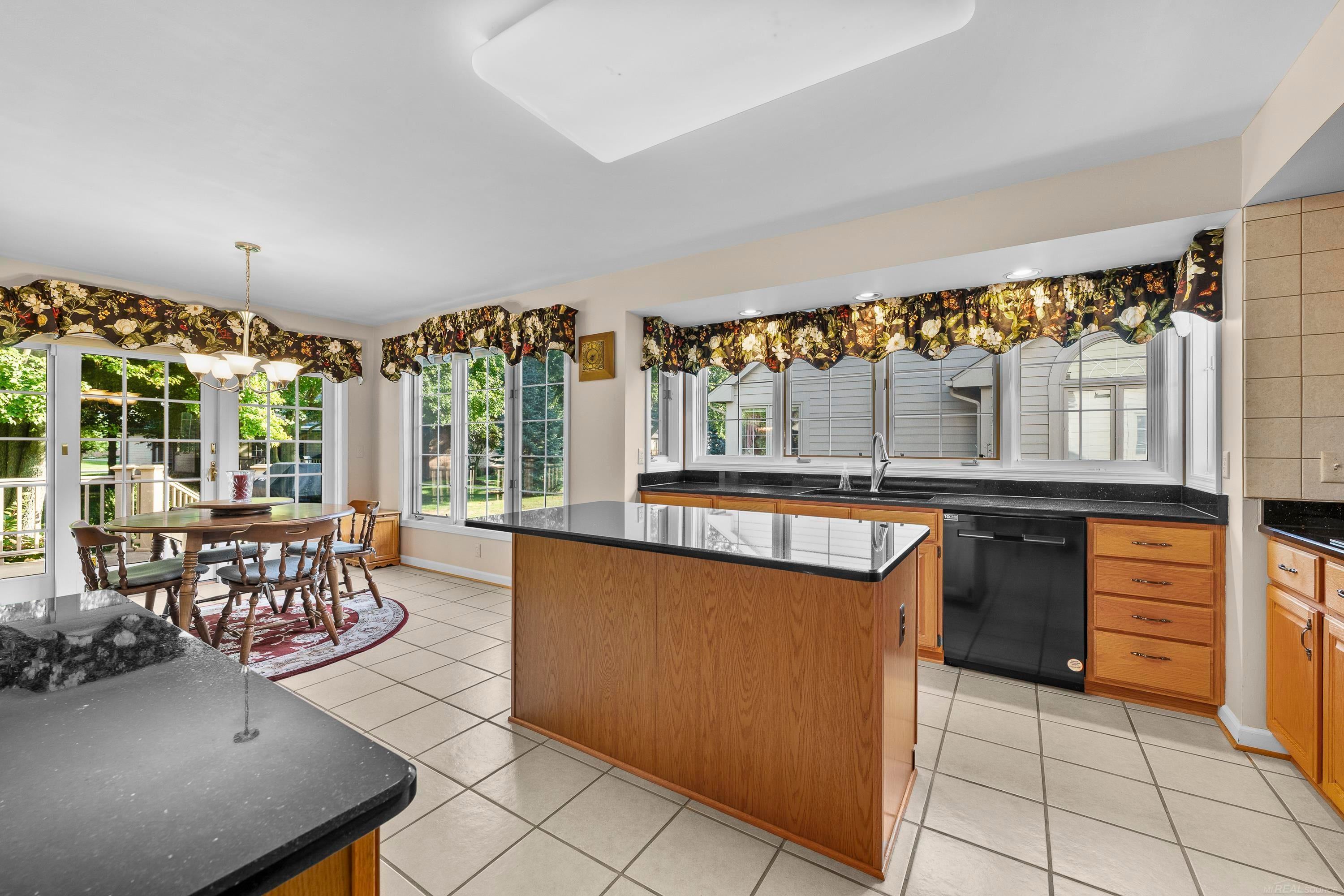 Rochester Hills, Michigan, 48307, United States, 2 Bedrooms Bedrooms, ,4 BathroomsBathrooms,Residential,For Sale,1979749