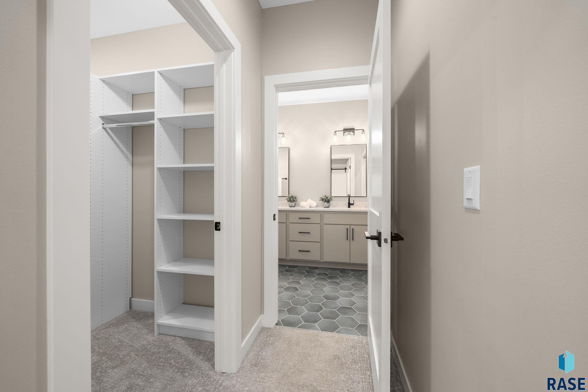 Sioux Falls, South Dakota, 57110, United States, 3 Bedrooms Bedrooms, ,3 BathroomsBathrooms,Residential,For Sale,2005643