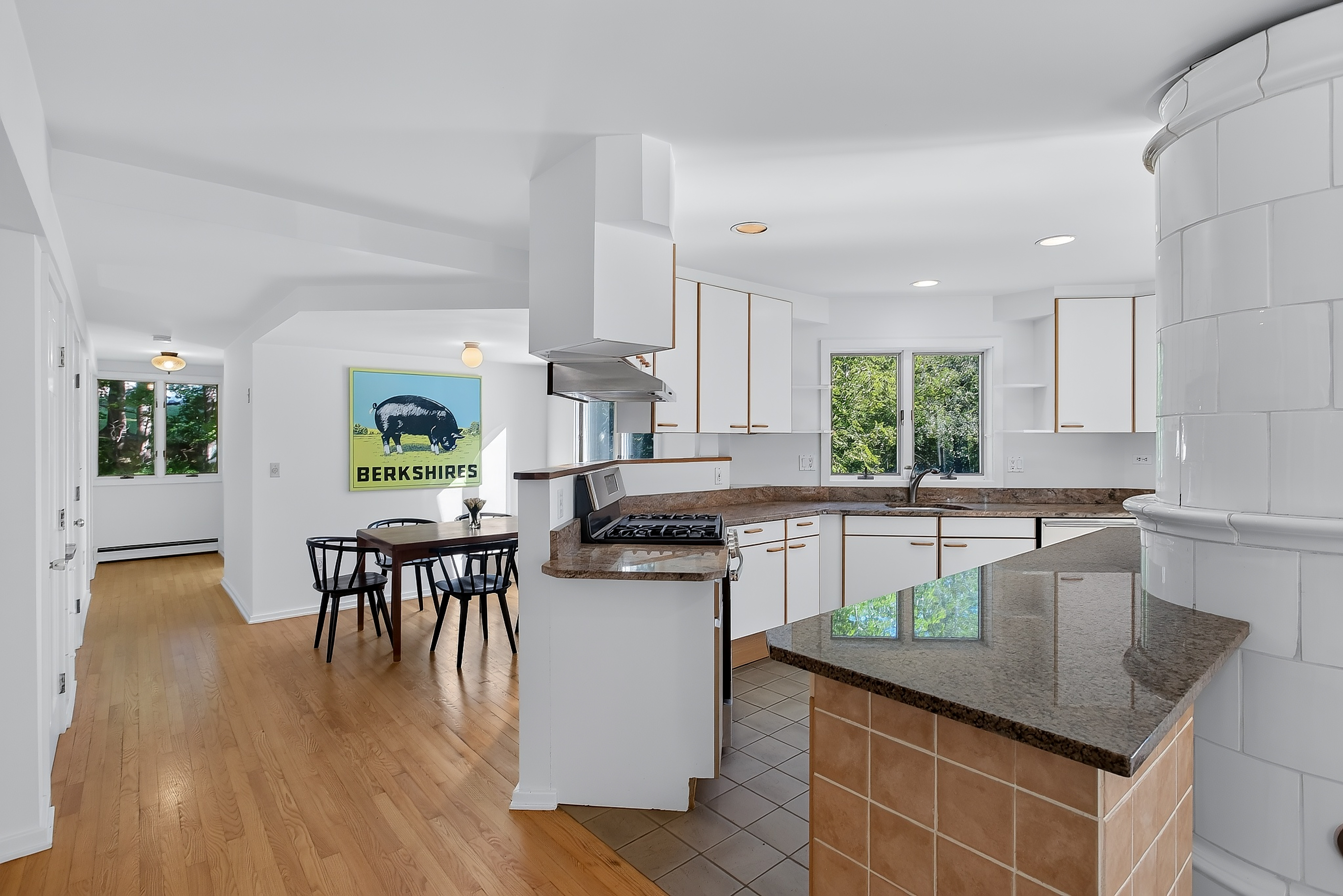  Light-Filled Contemporary Retreat Moments from Downtown - 物件實景
