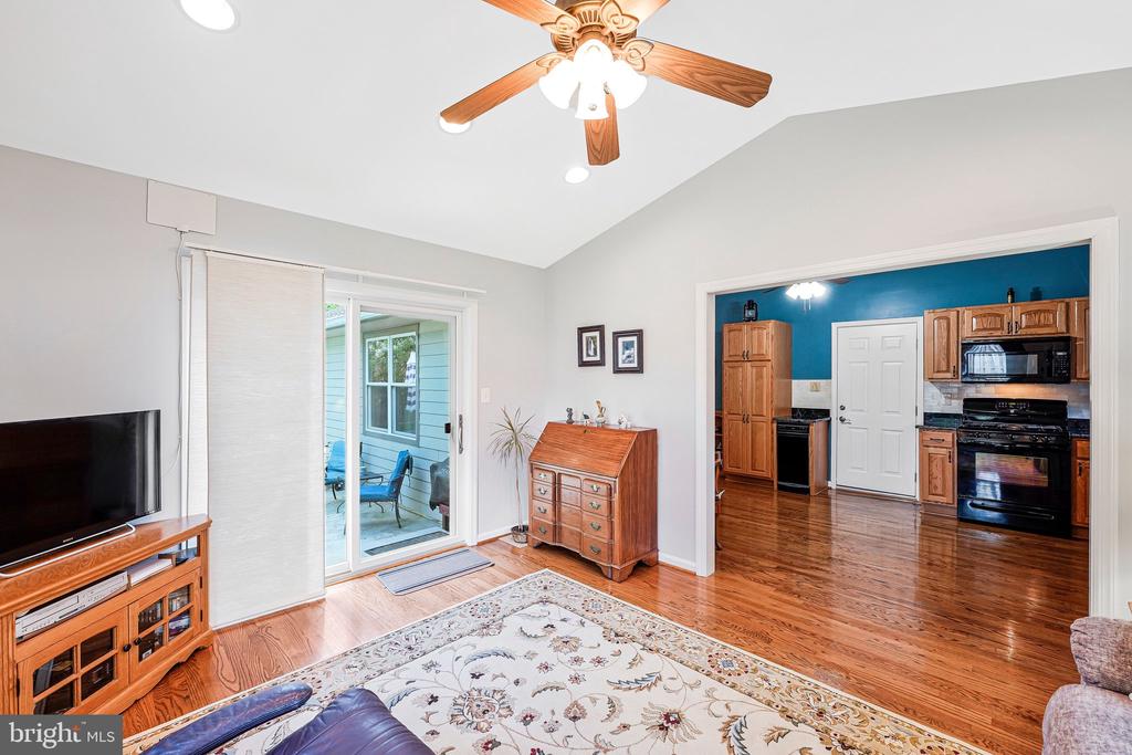 Burke, Virginia, 22015, United States, 3 Bedrooms Bedrooms, ,3 BathroomsBathrooms,Residential,For Sale,2049258