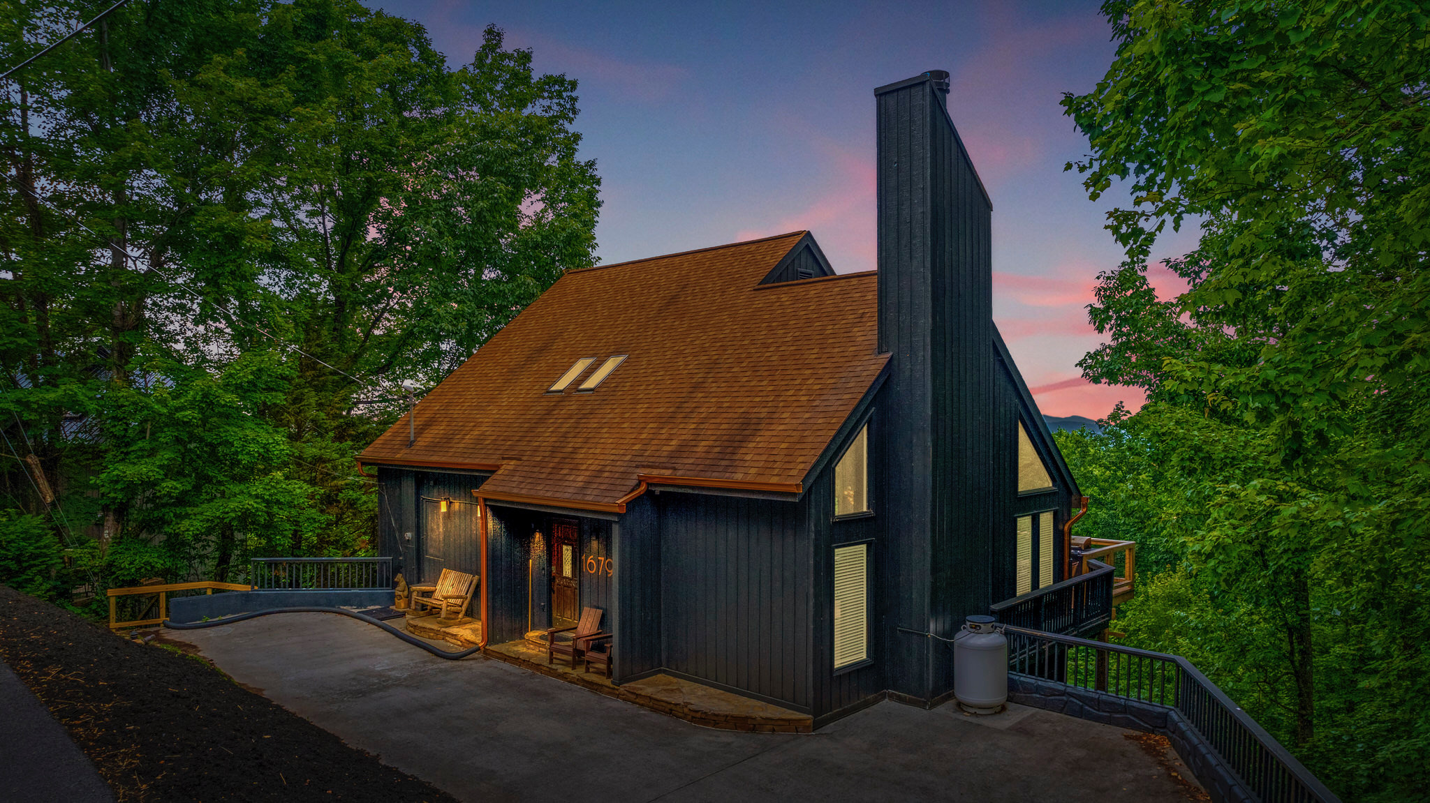 Gatlinburg, Tennessee, 37738, United States, 3 Bedrooms Bedrooms, ,5 BathroomsBathrooms,Residential,For Sale,1978798