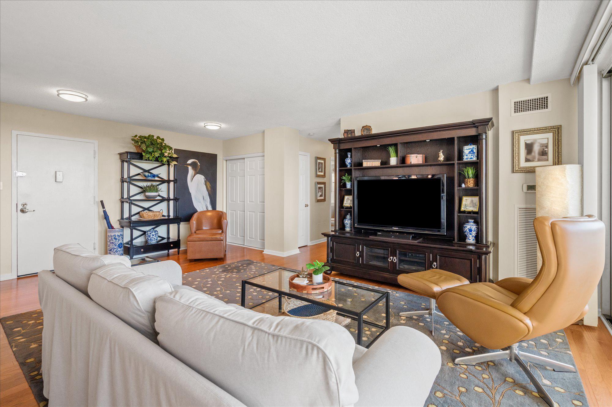  501 Slaters Lane, Alexandria, VA, 22314 - 物件實景